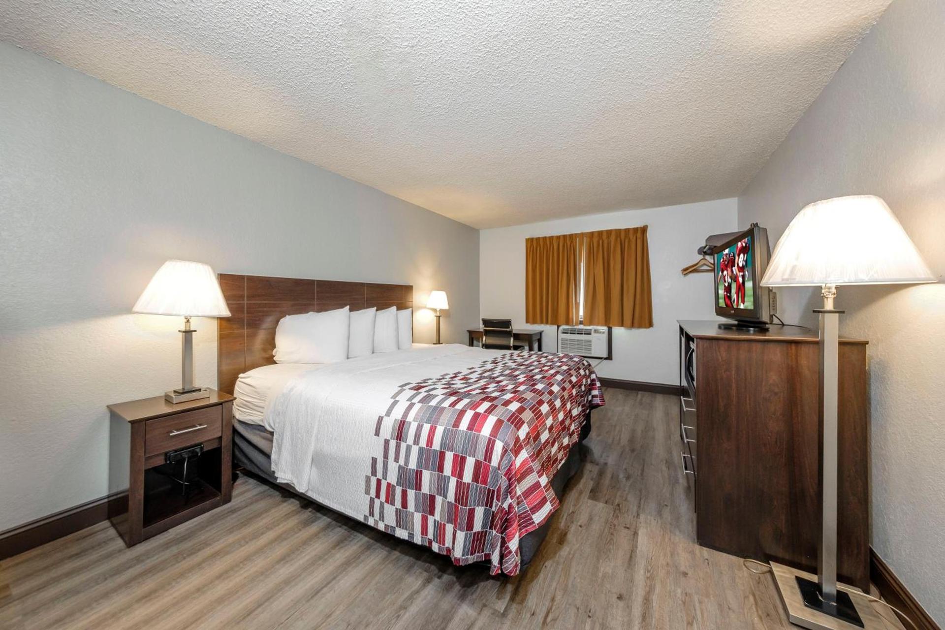 Red Roof Inn Culpeper photo 11