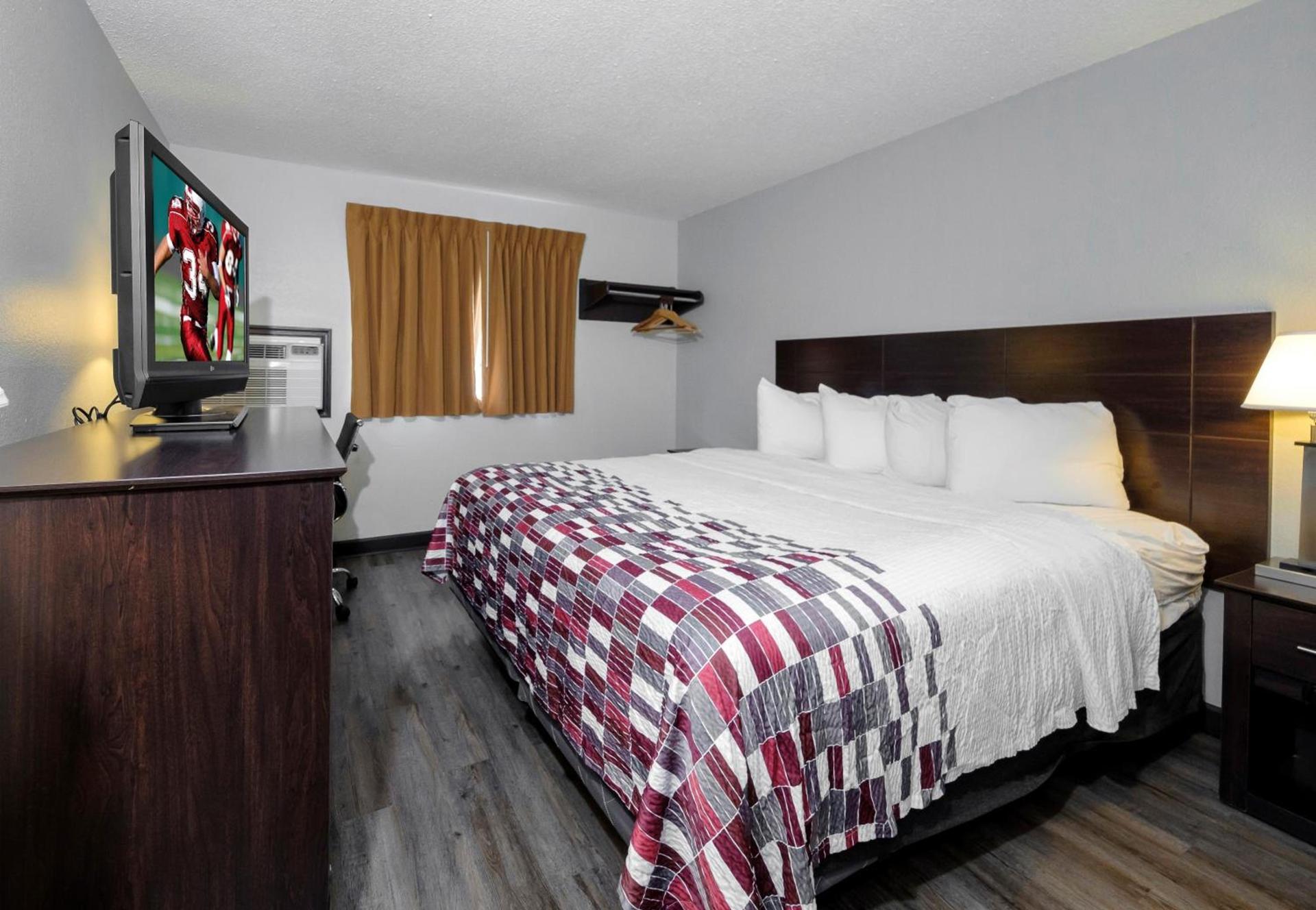 Red Roof Inn Culpeper photo 25