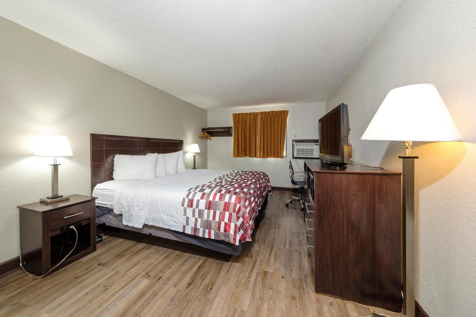 Red Roof Inn Culpeper photo 27