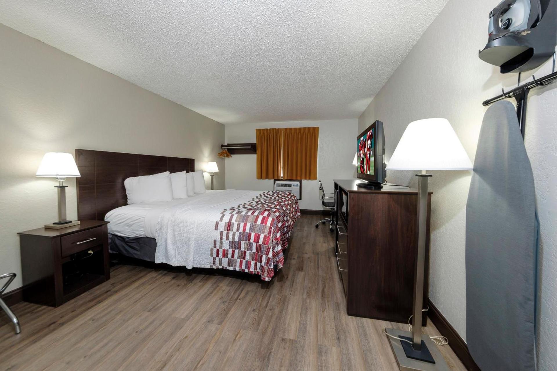 Red Roof Inn Culpeper photo 10