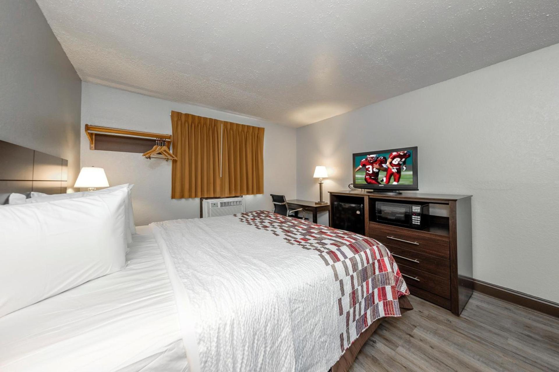 Red Roof Inn Culpeper photo 14
