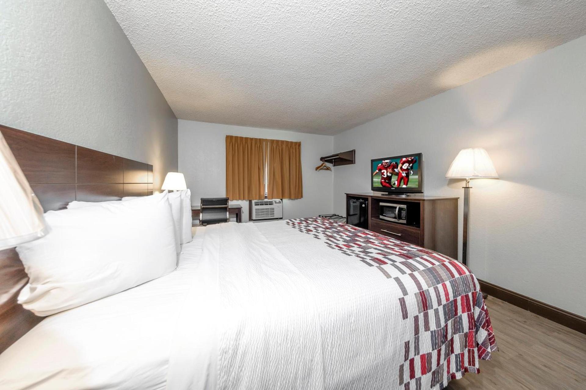 Red Roof Inn Culpeper photo 16