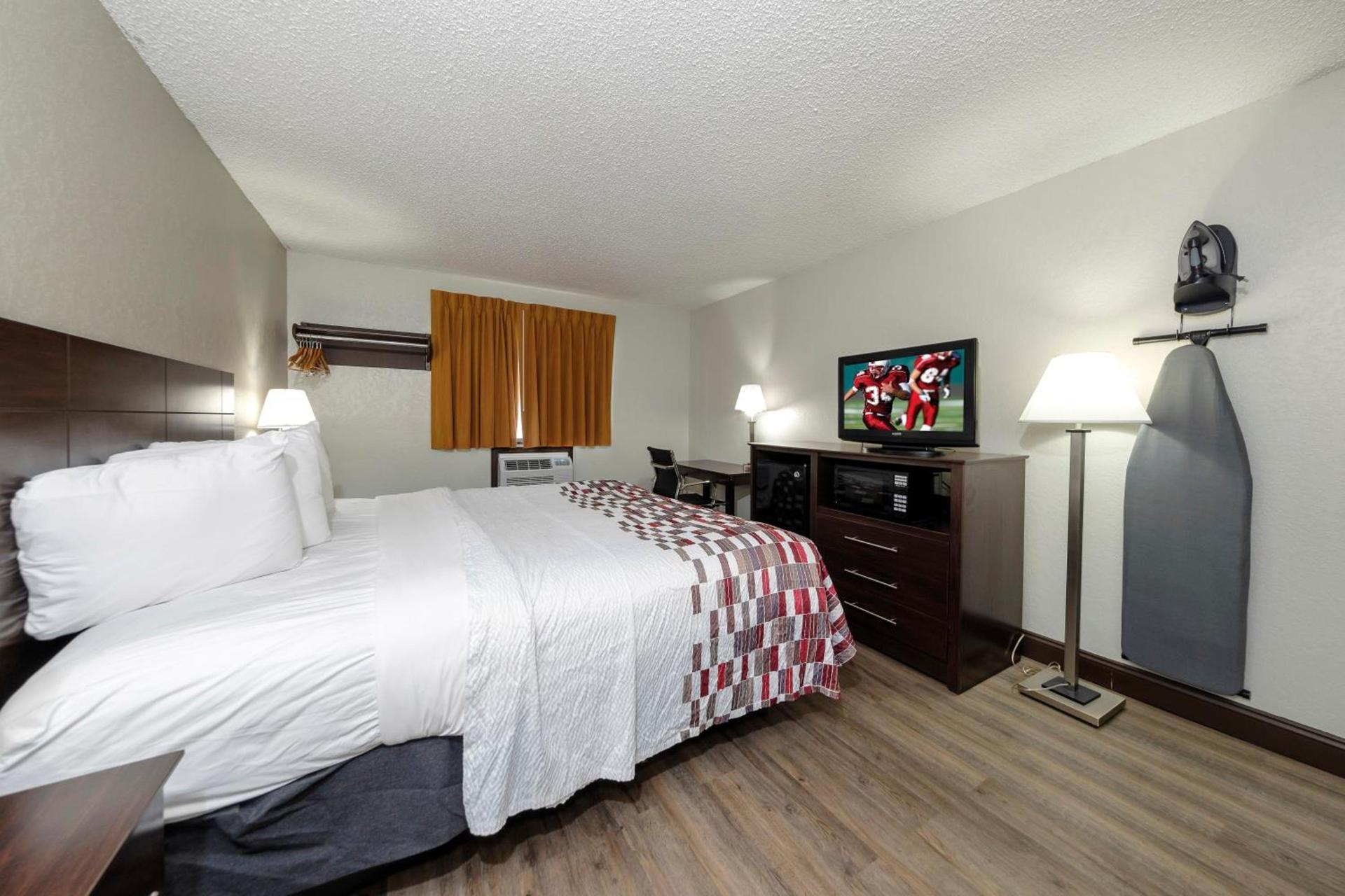 Red Roof Inn Culpeper photo 17