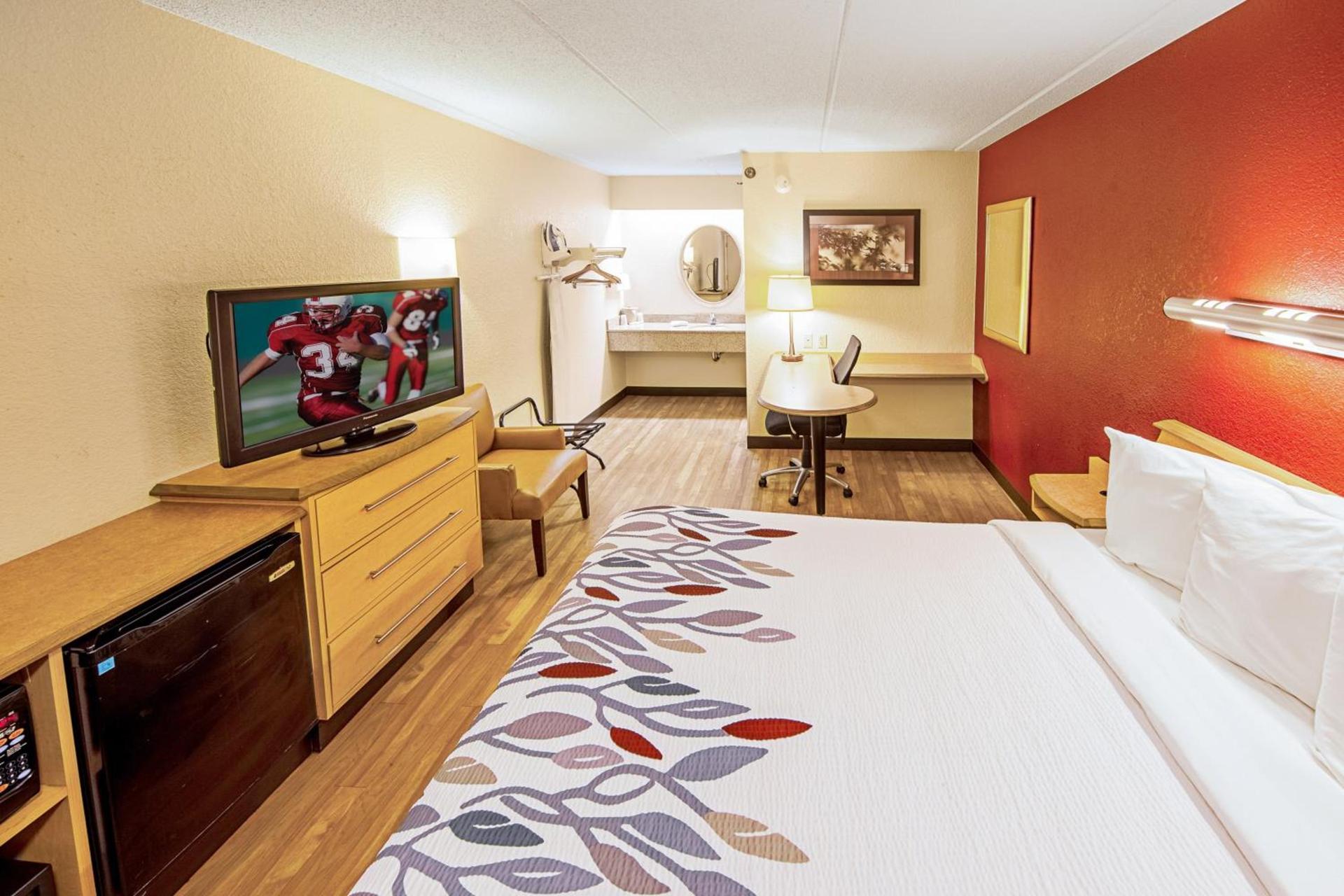 Red Roof Inn Akron photo 12