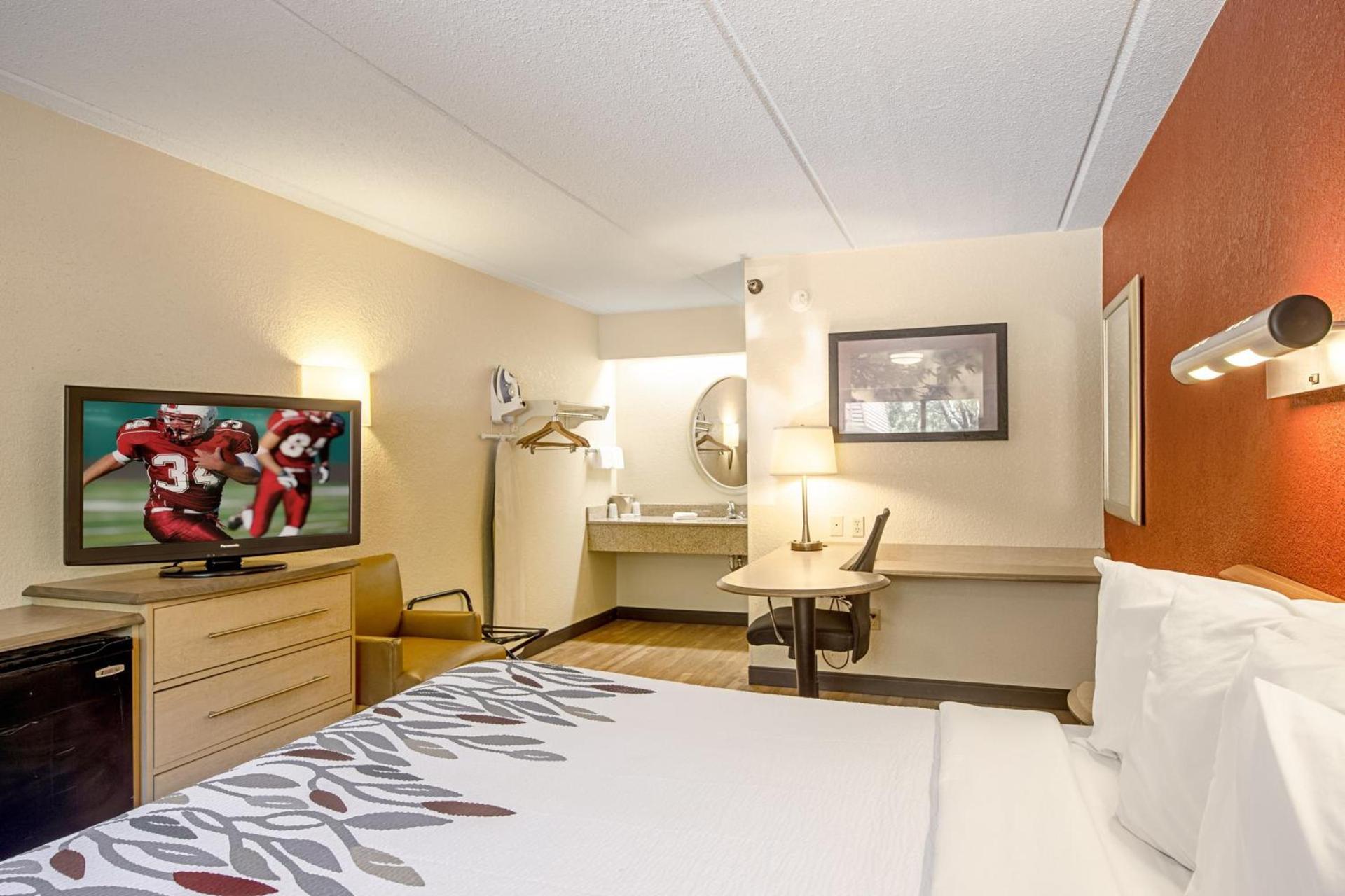 Red Roof Inn Akron photo 11