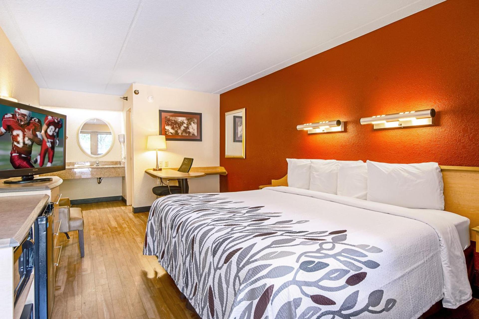 Red Roof Inn Akron photo 13