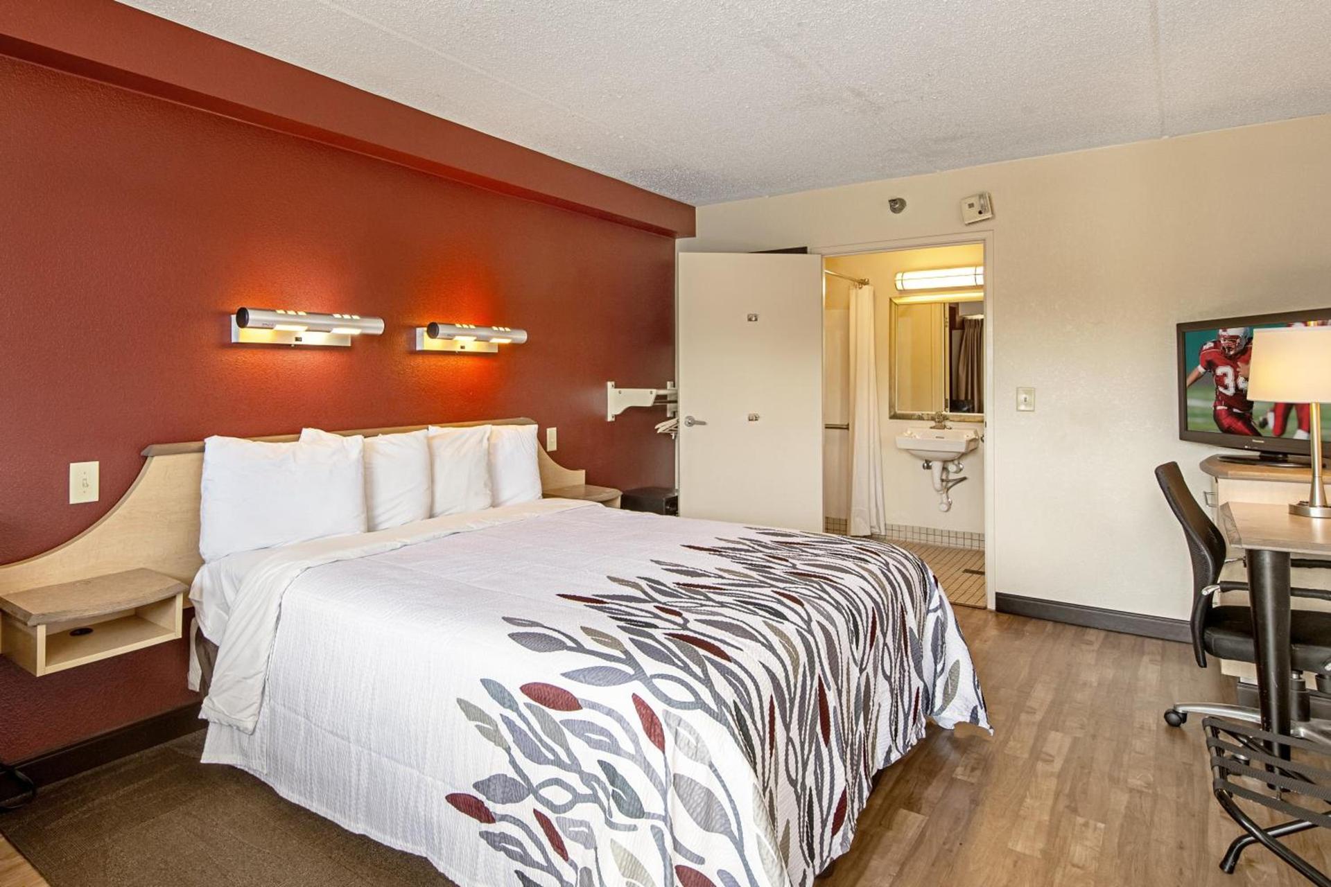 Red Roof Inn Akron photo 19