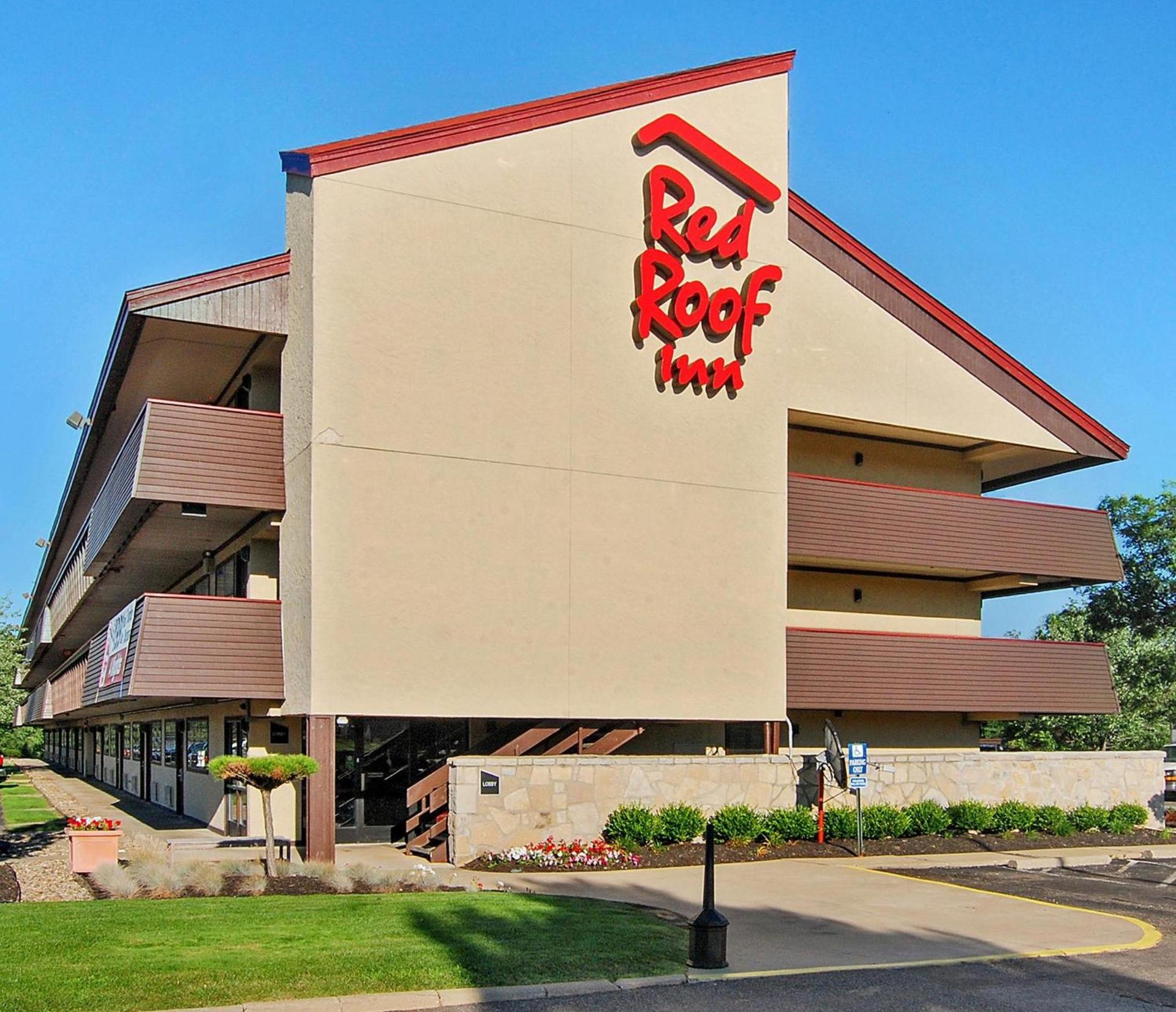 Red Roof Inn Akron photo 6