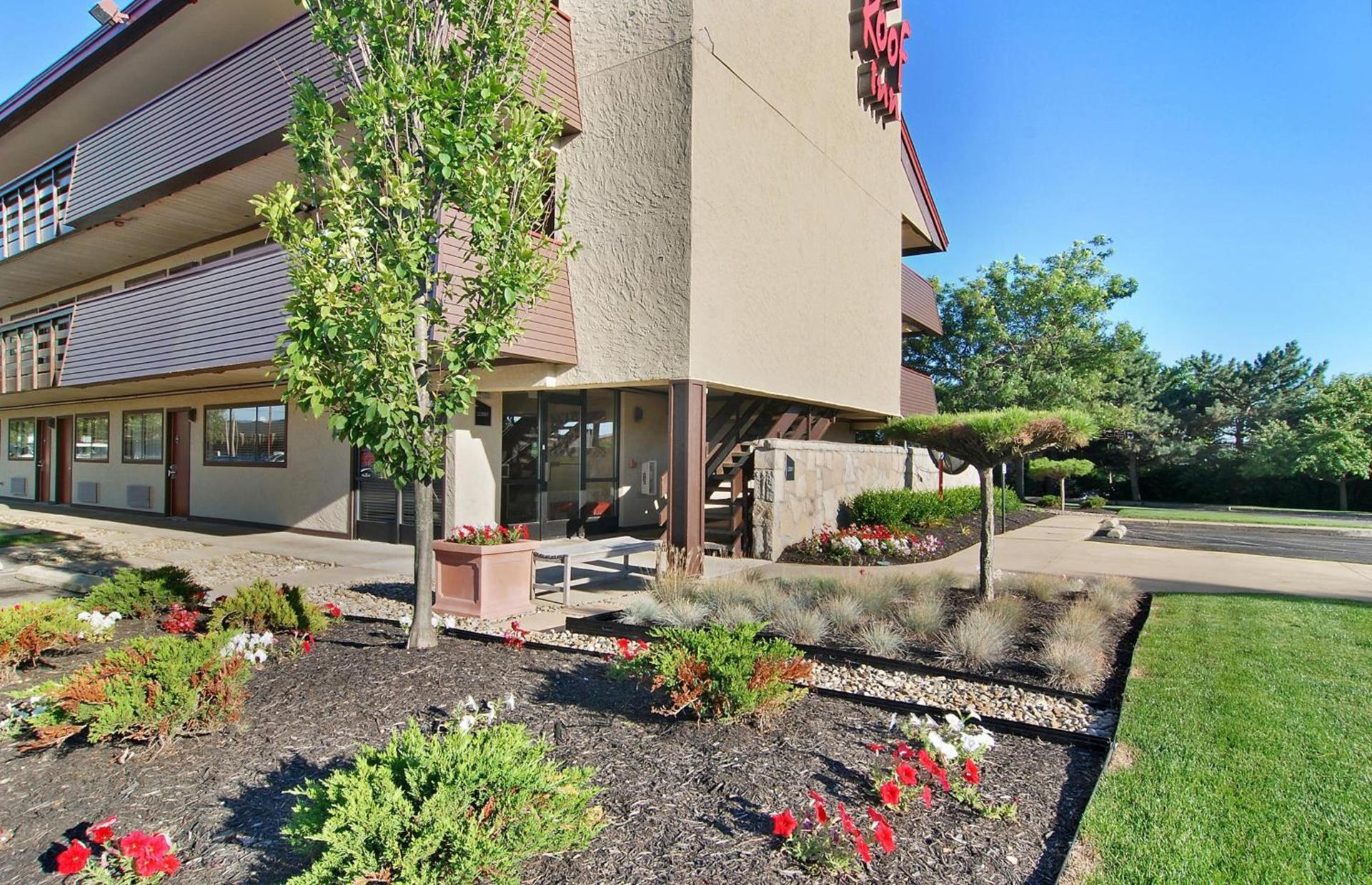 Red Roof Inn Akron photo 8