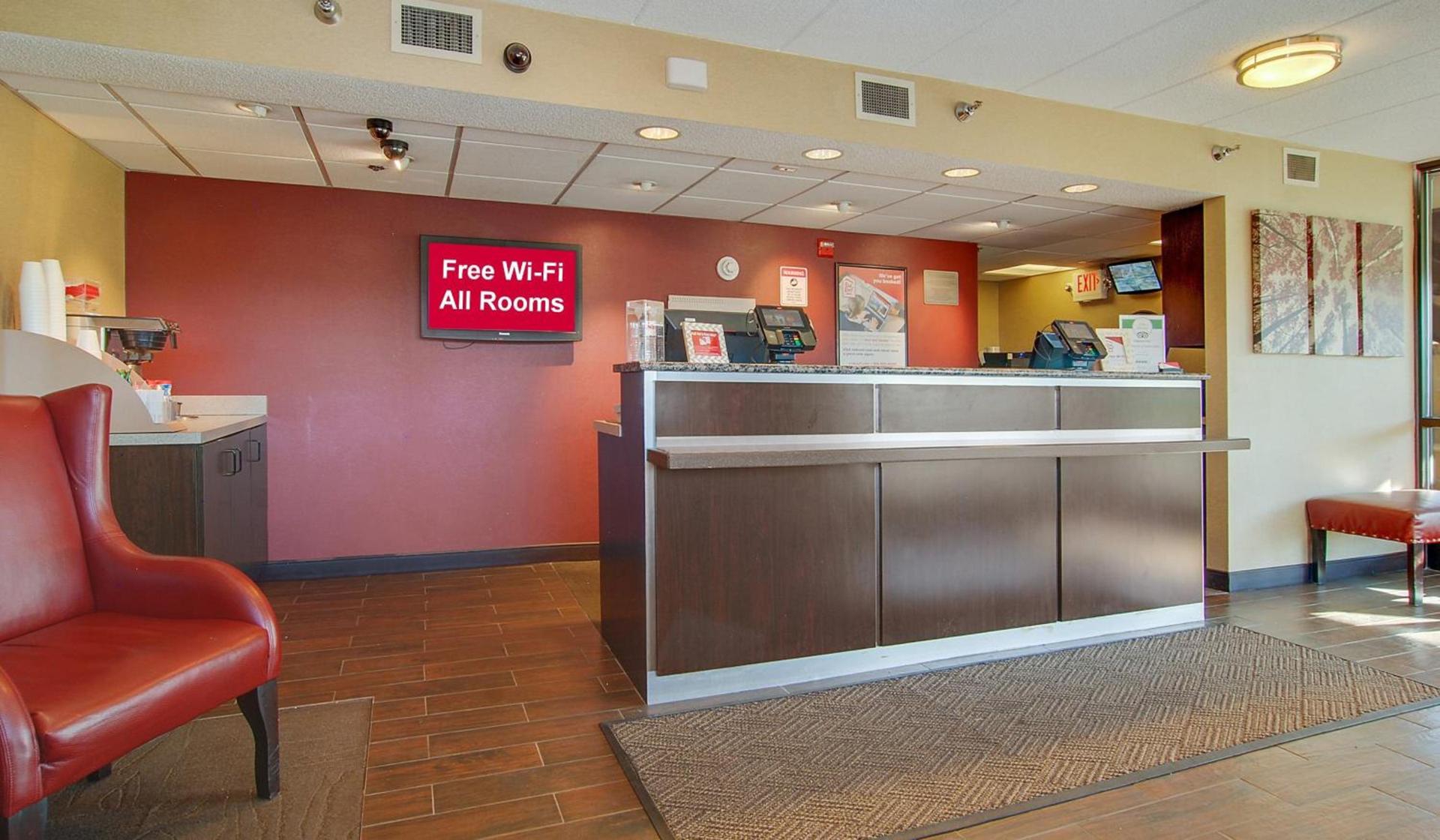 Red Roof Inn Akron photo 9