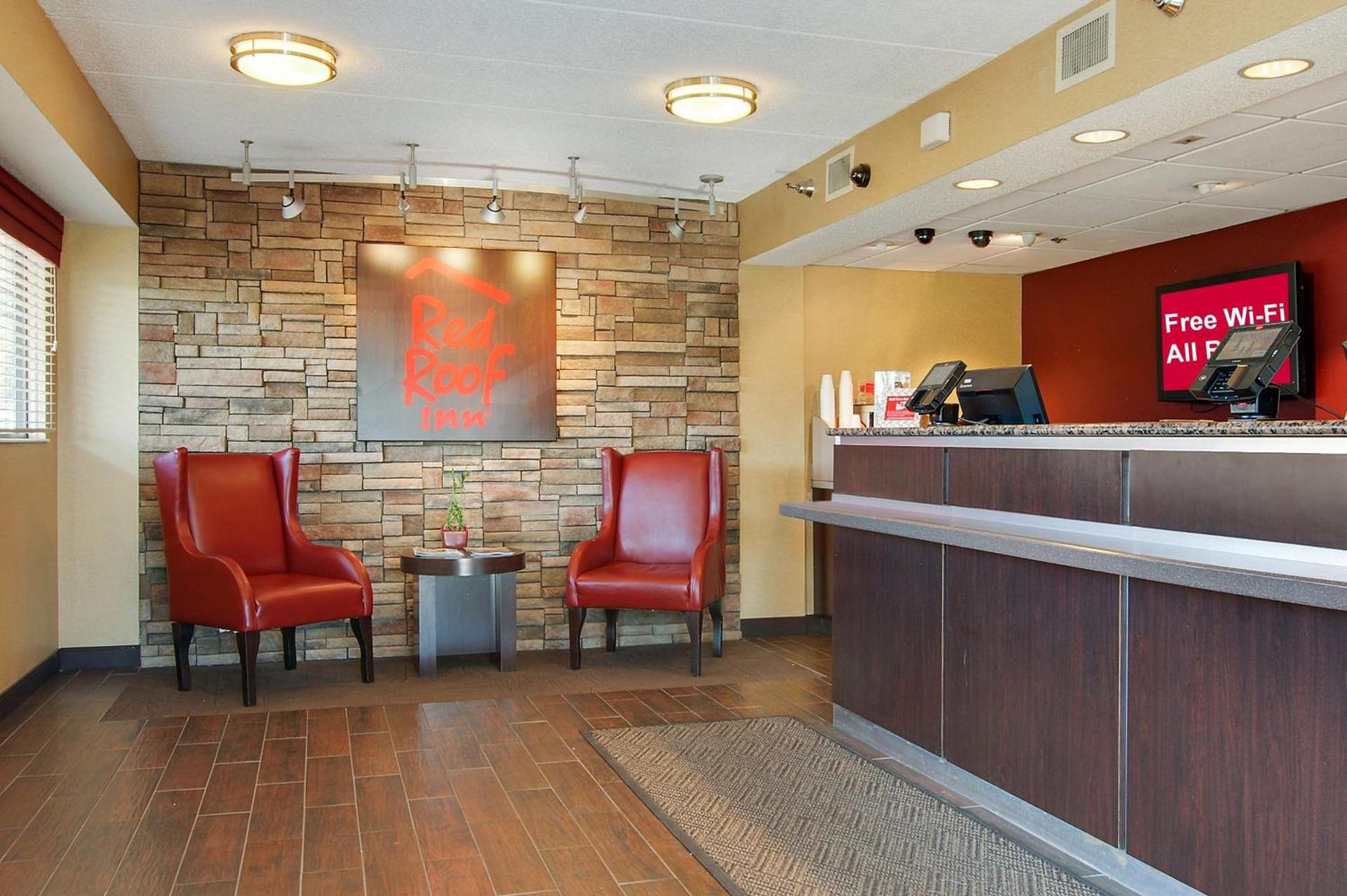 Red Roof Inn Akron photo 10