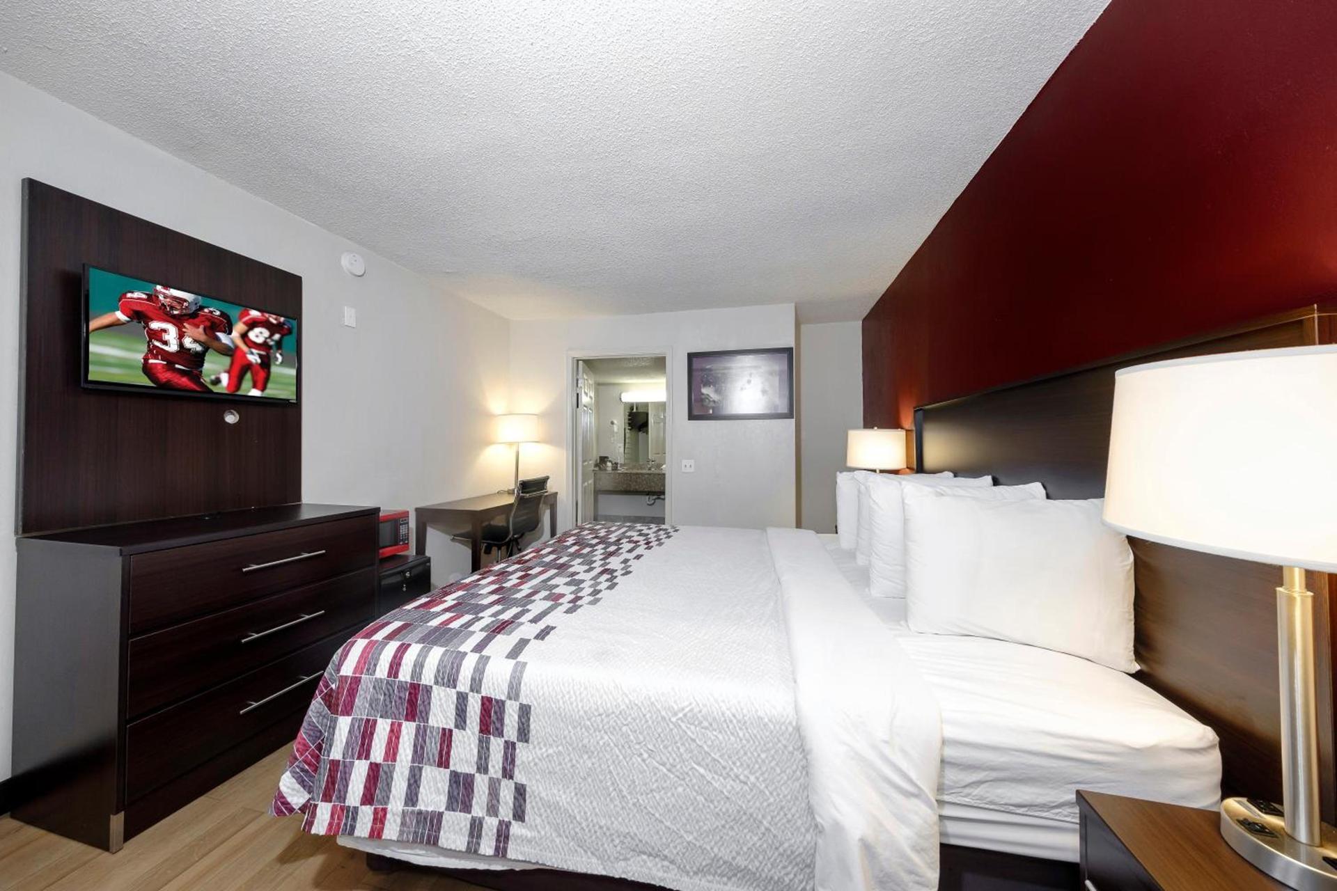 Red Roof Inn Atlanta - Suwanee/Mall of Georgia photo 17