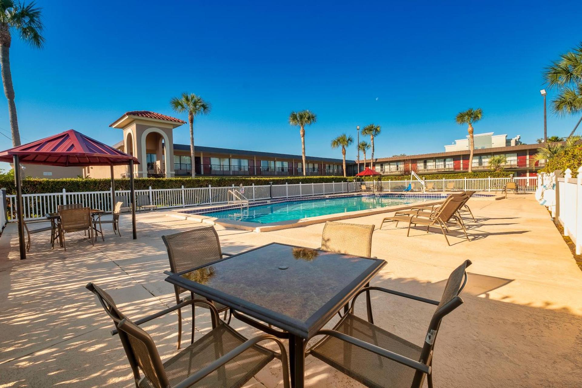 Red Roof Inn PLUS+ St. Augustine photo 6