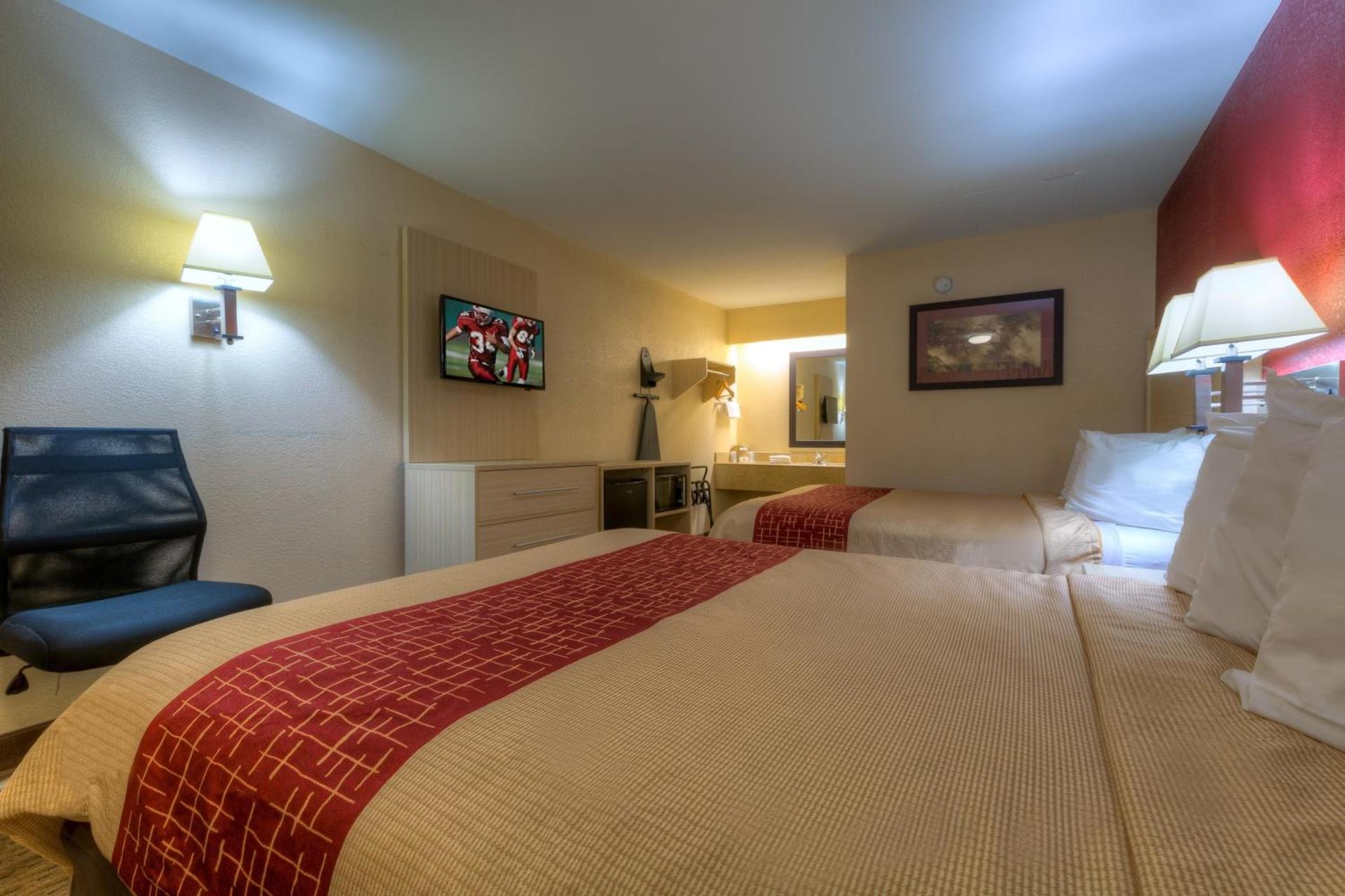 Red Roof Inn Memphis East photo 16