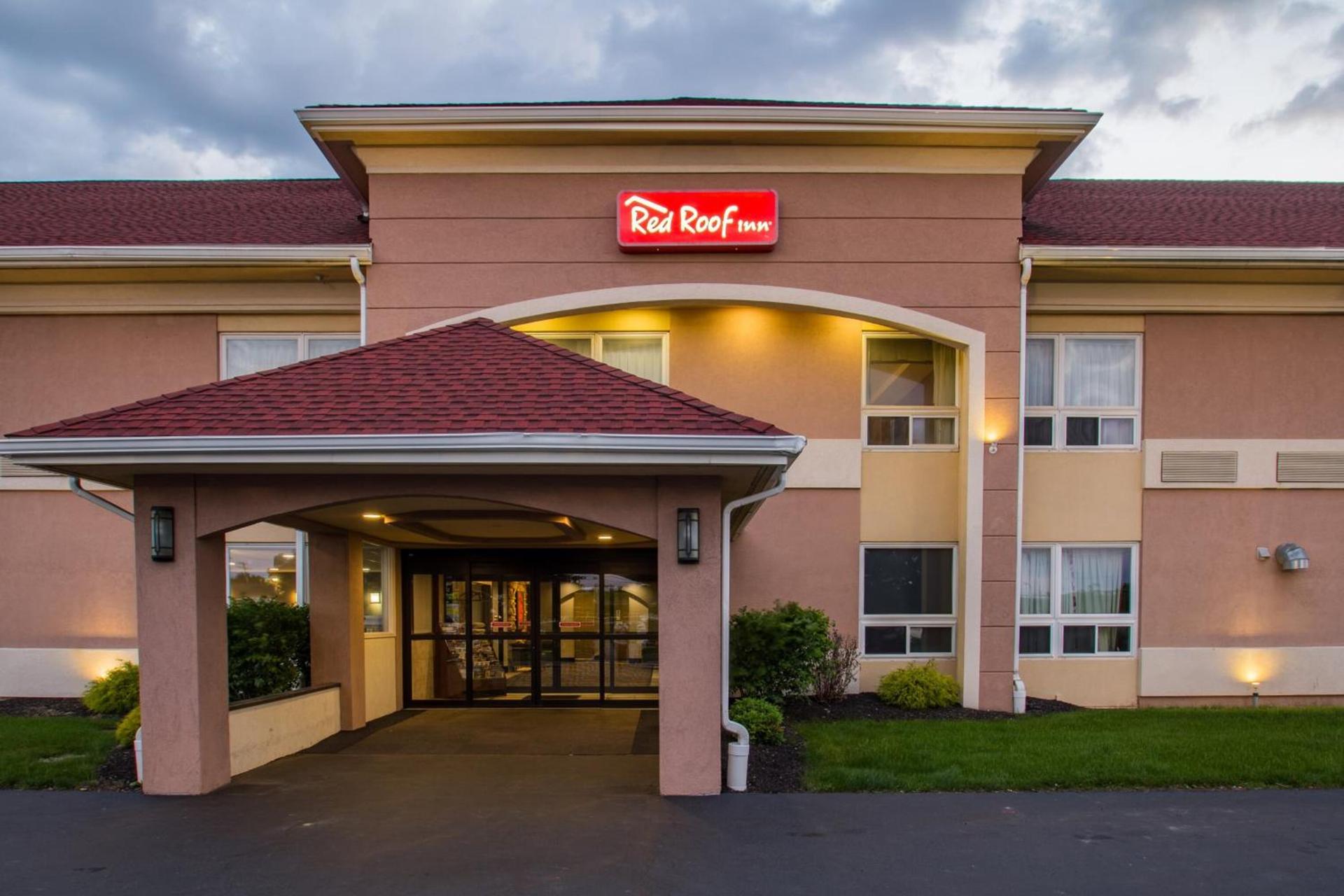 Red Roof Inn Batavia photo 2