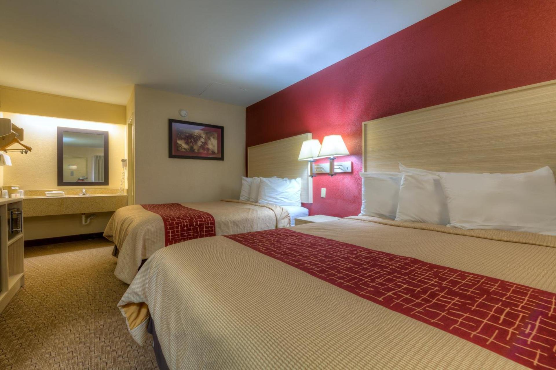 Red Roof Inn Memphis East photo 15