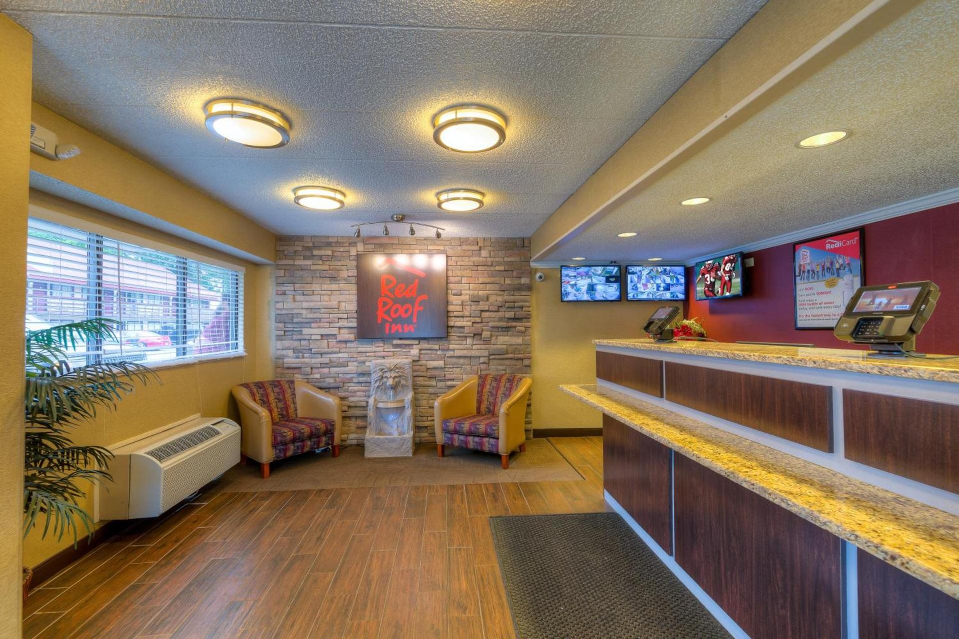 Red Roof Inn Memphis East photo 4