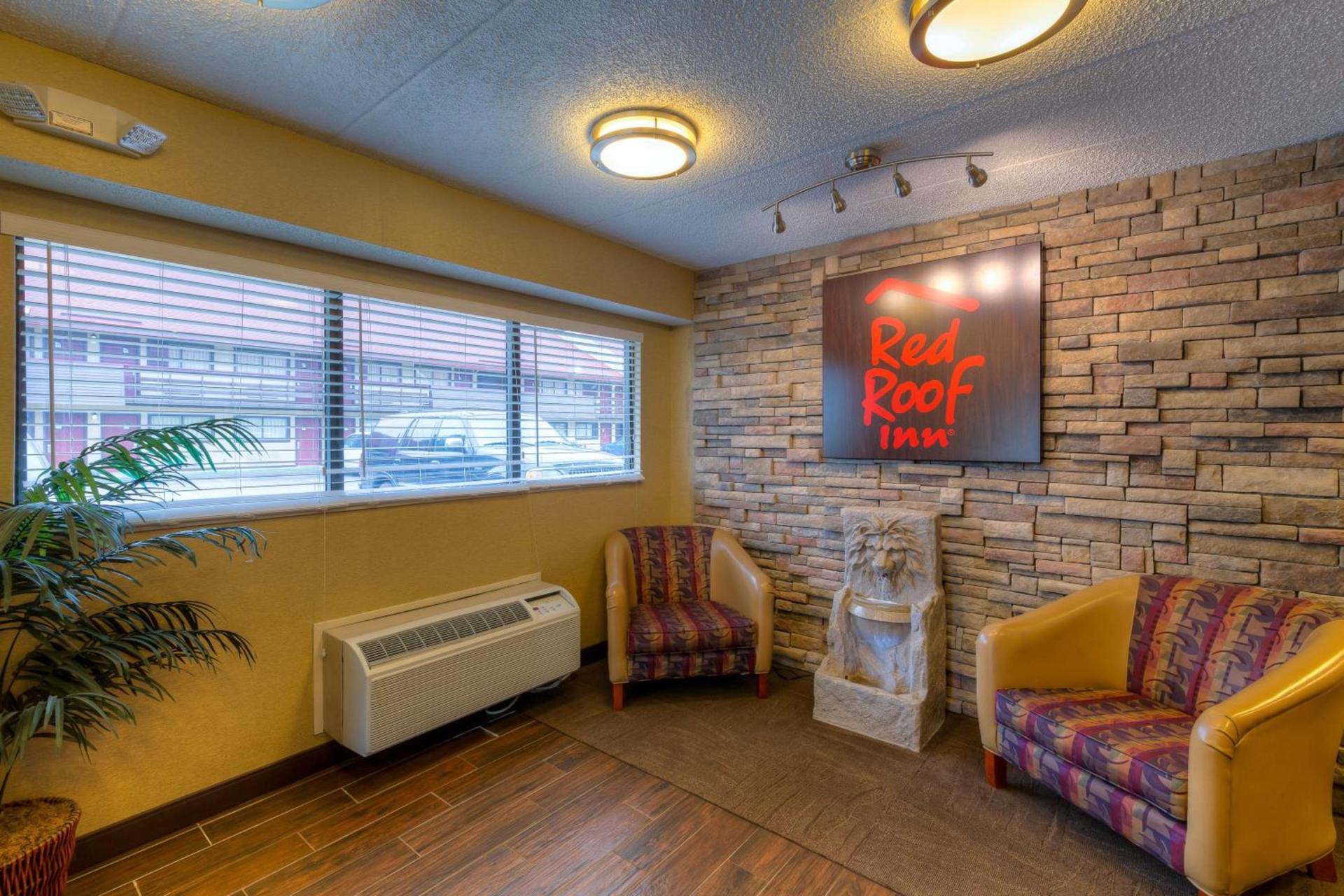 Red Roof Inn Memphis East photo 5