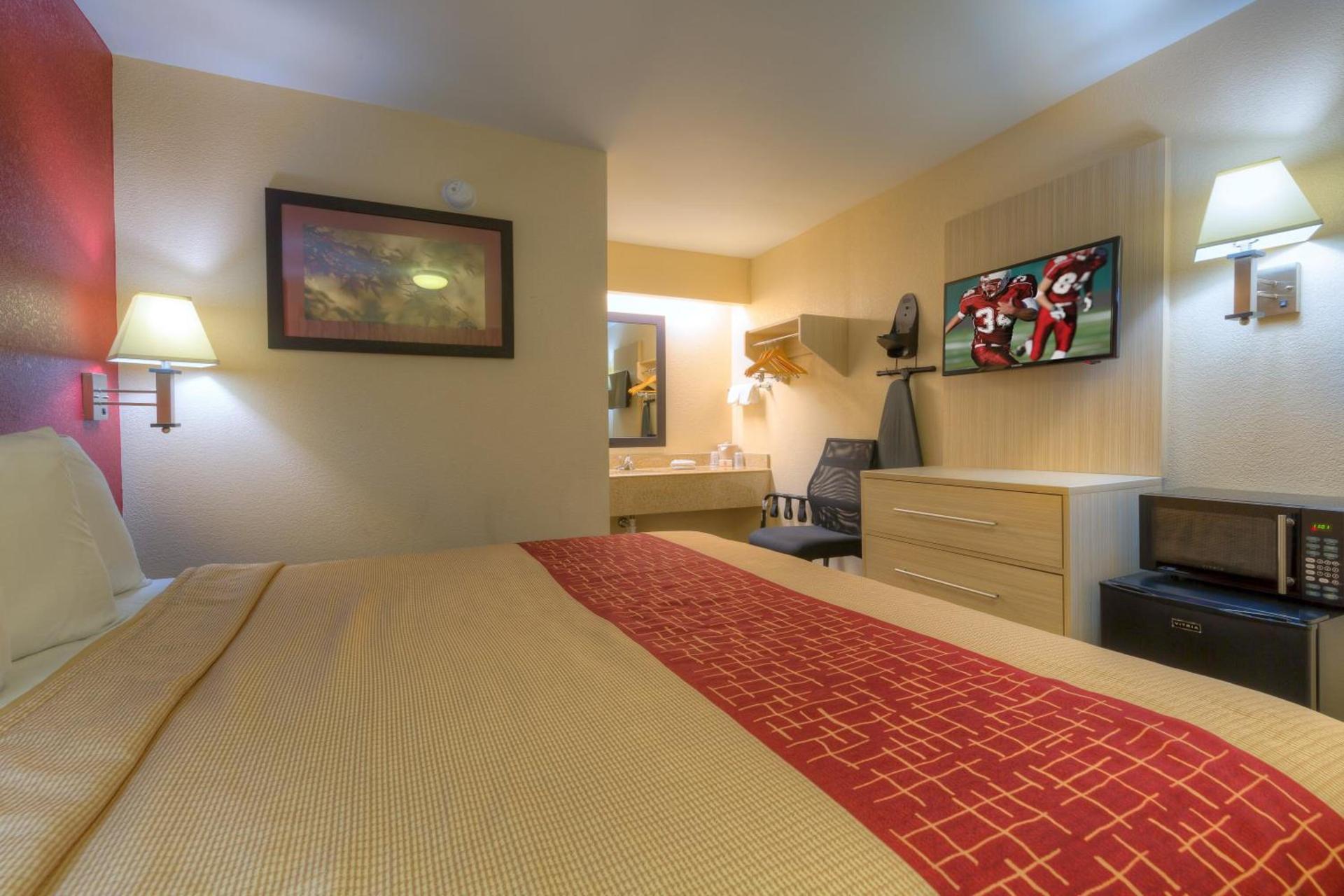Red Roof Inn Memphis East photo 17