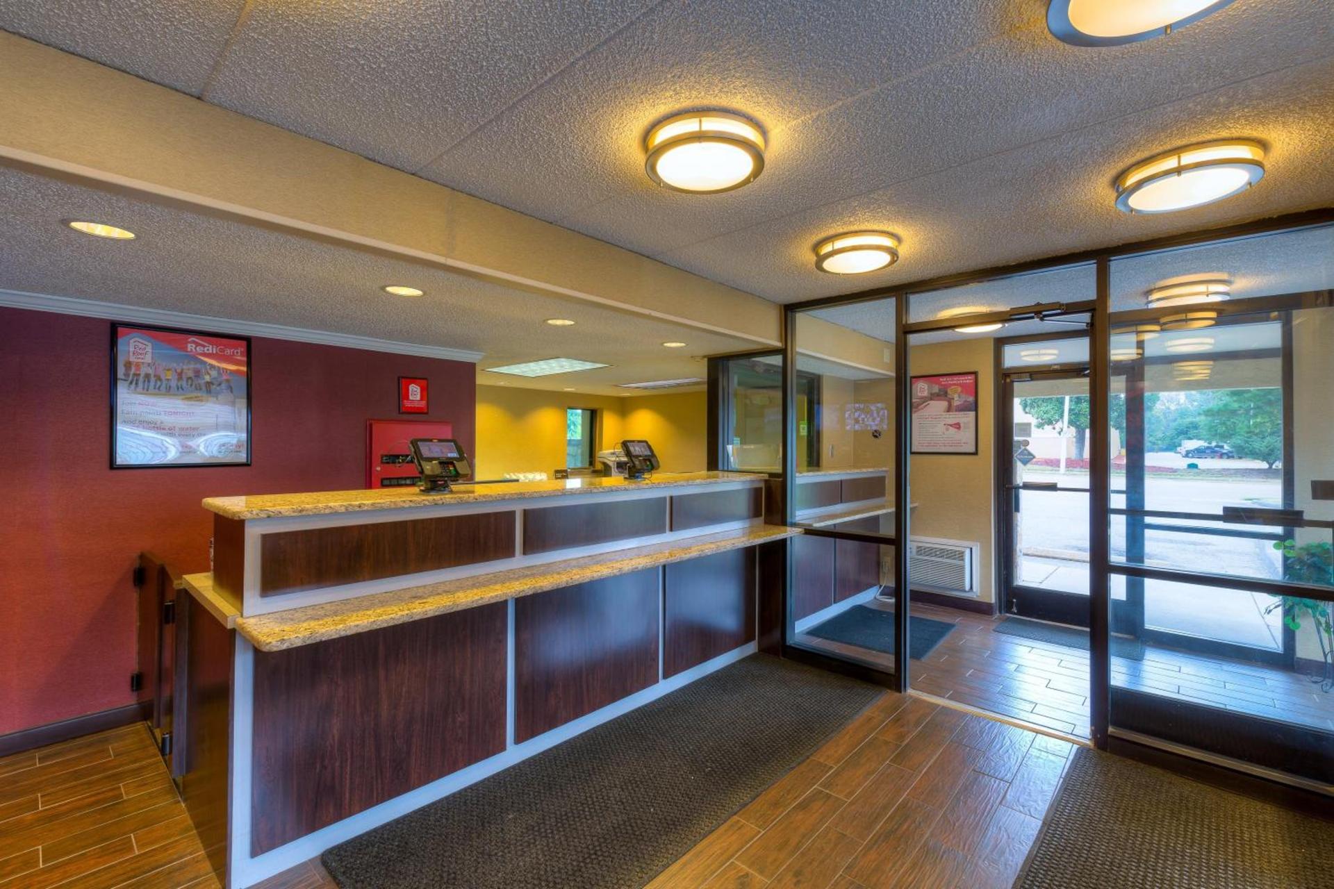 Red Roof Inn Memphis East photo 7