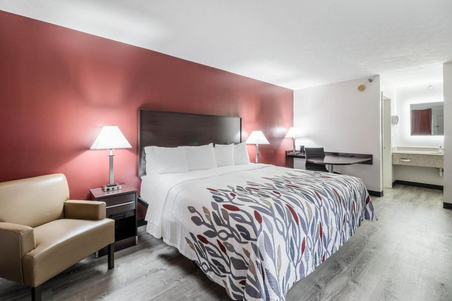Red Roof Inn Cadiz photo 17