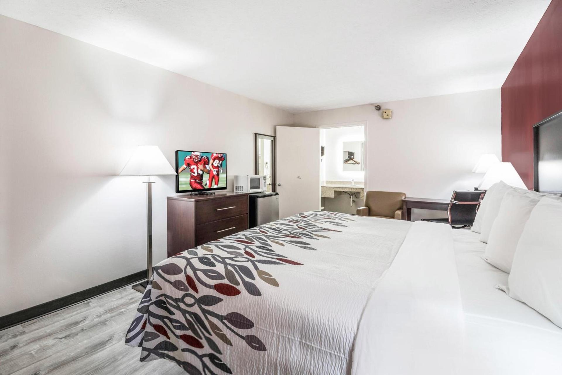 Red Roof Inn Cadiz photo 23