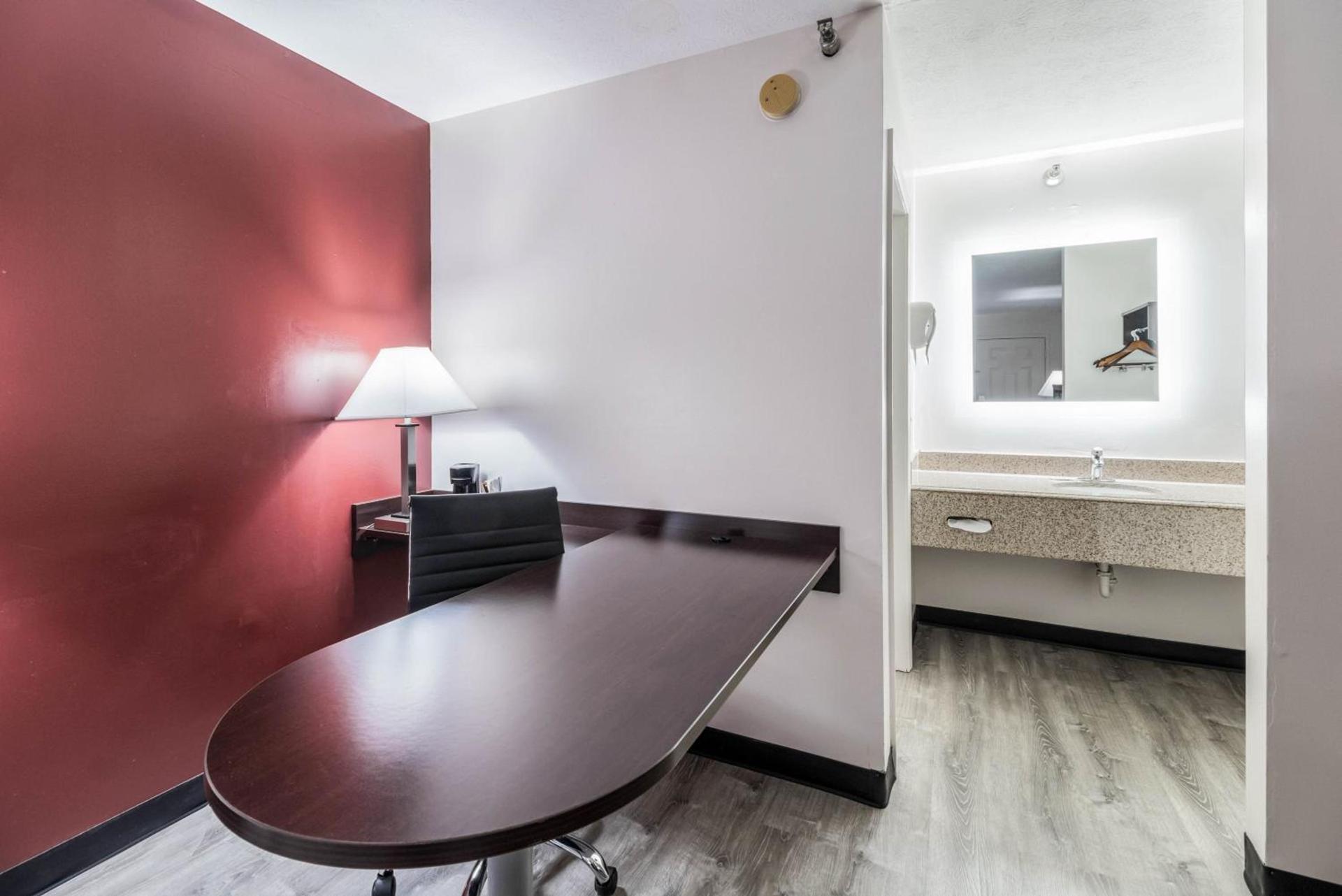 Red Roof Inn Cadiz photo 19