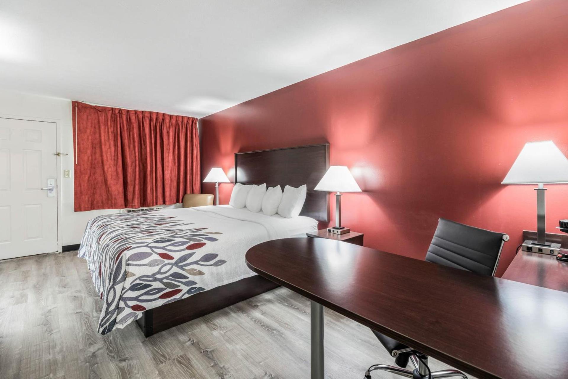 Red Roof Inn Cadiz photo 18