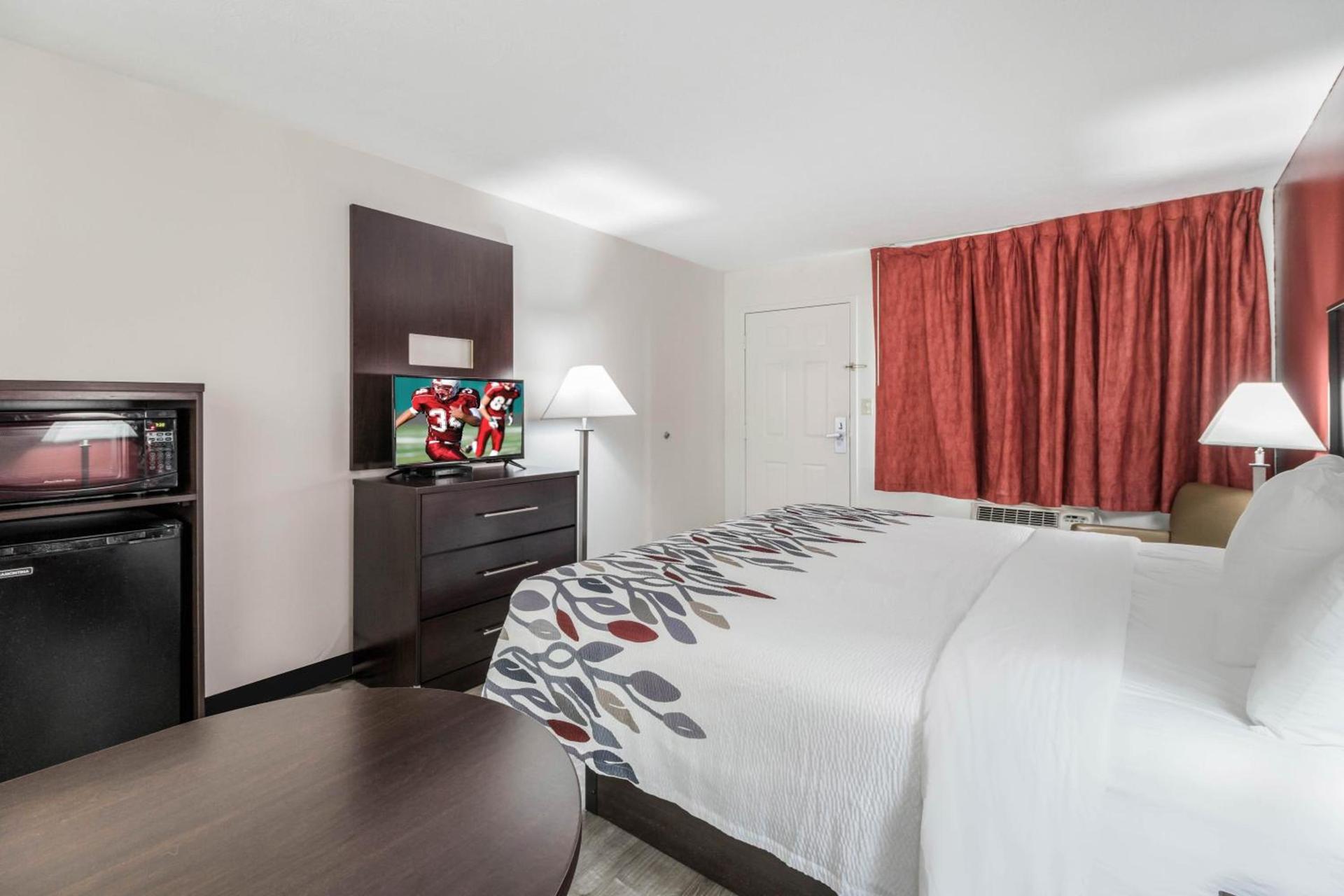 Red Roof Inn Cadiz photo 21
