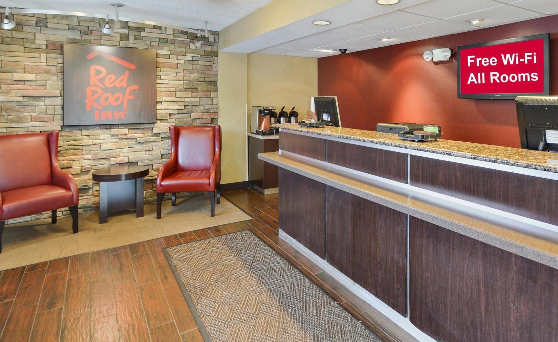 Red Roof Inn Toledo University photo 3