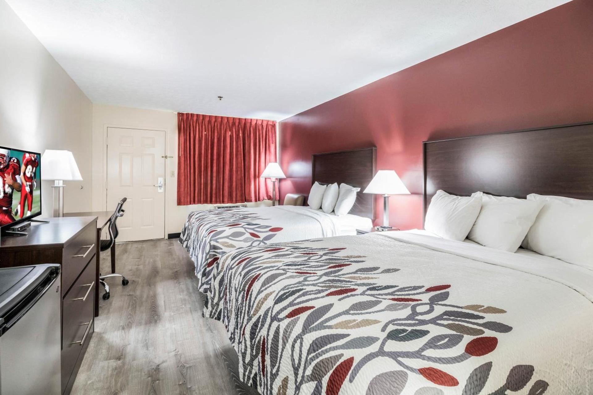 Red Roof Inn Cadiz photo 15