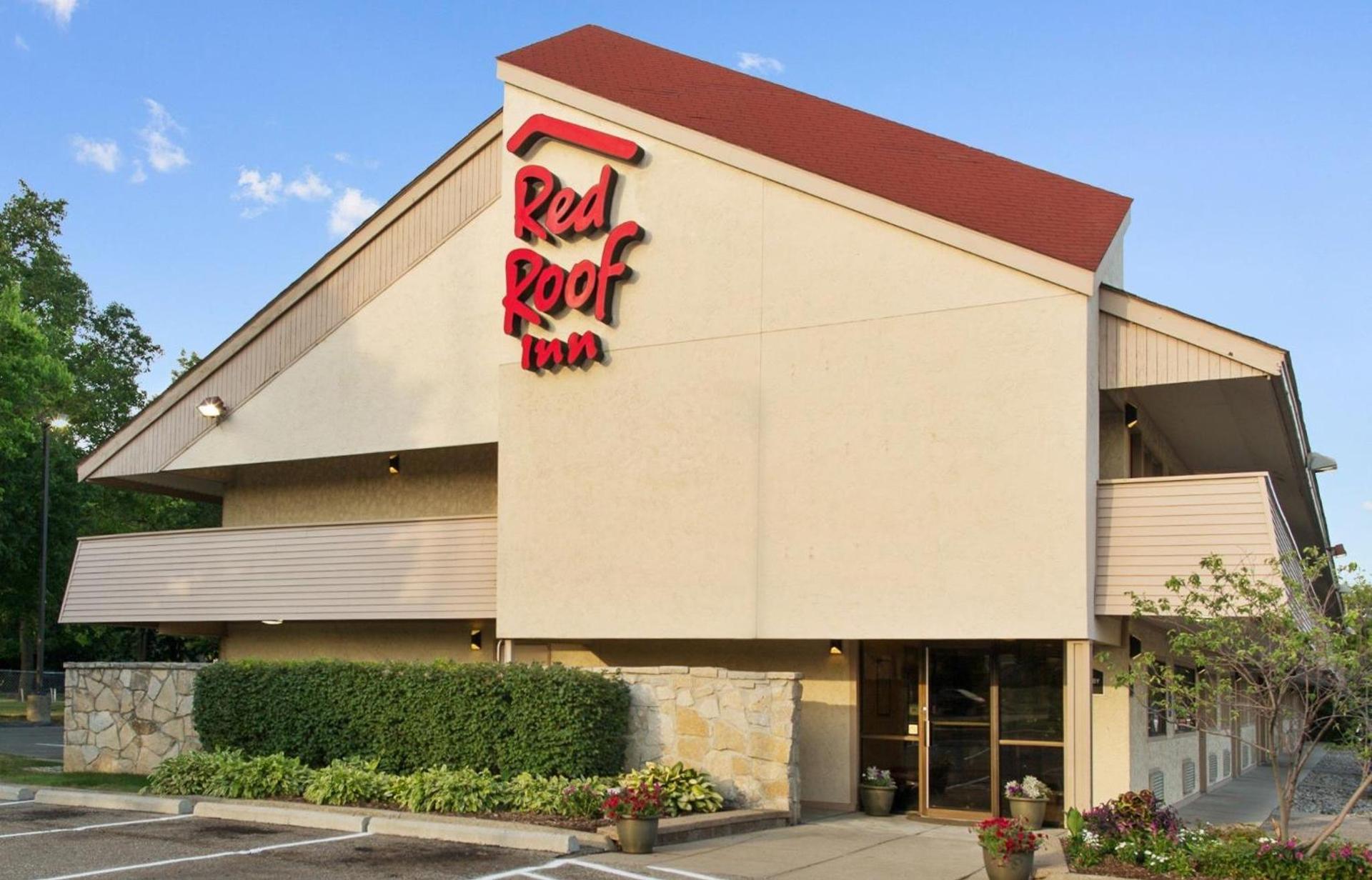 Red Roof Inn Detroit - Roseville St Clair Shores photo 2