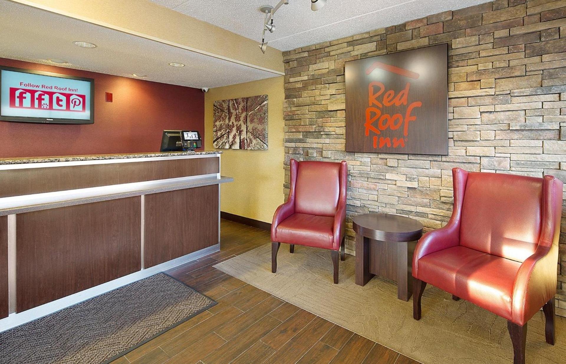Red Roof Inn Detroit - Roseville St Clair Shores photo 4