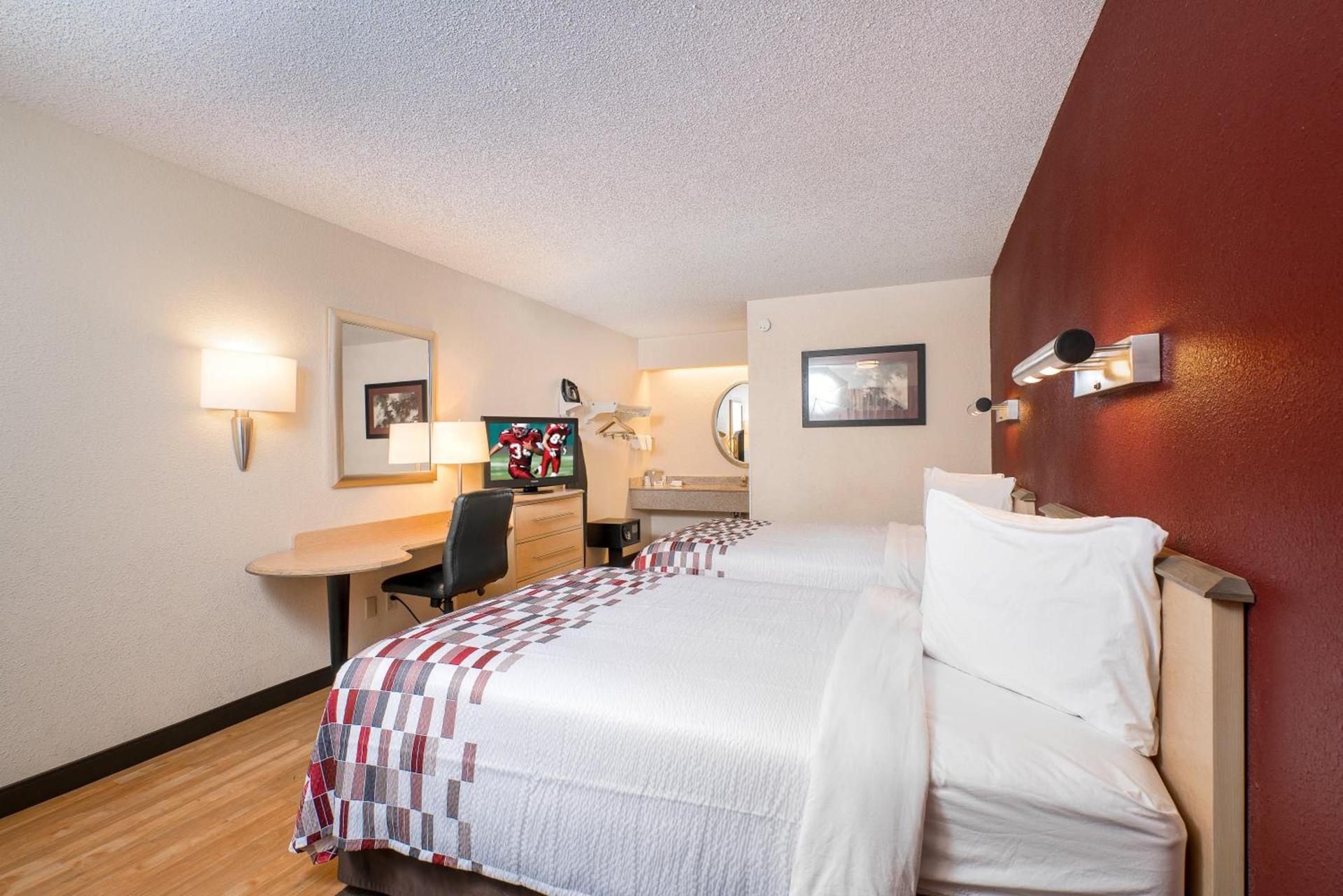 Red Roof Inn Detroit - Roseville St Clair Shores photo 16