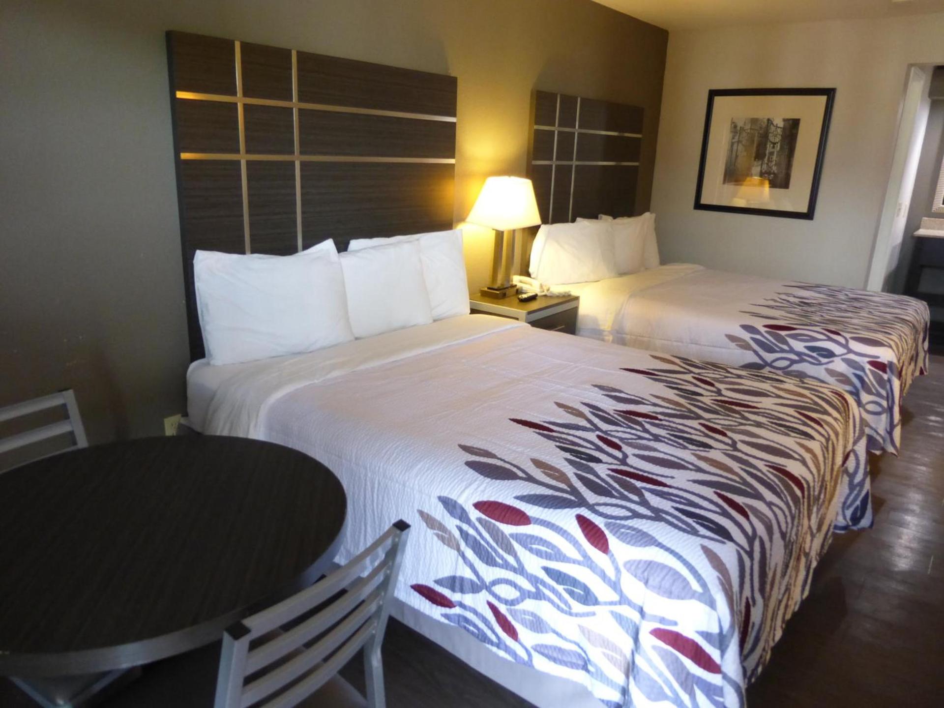 Red Roof Inn Columbia, TN photo 13