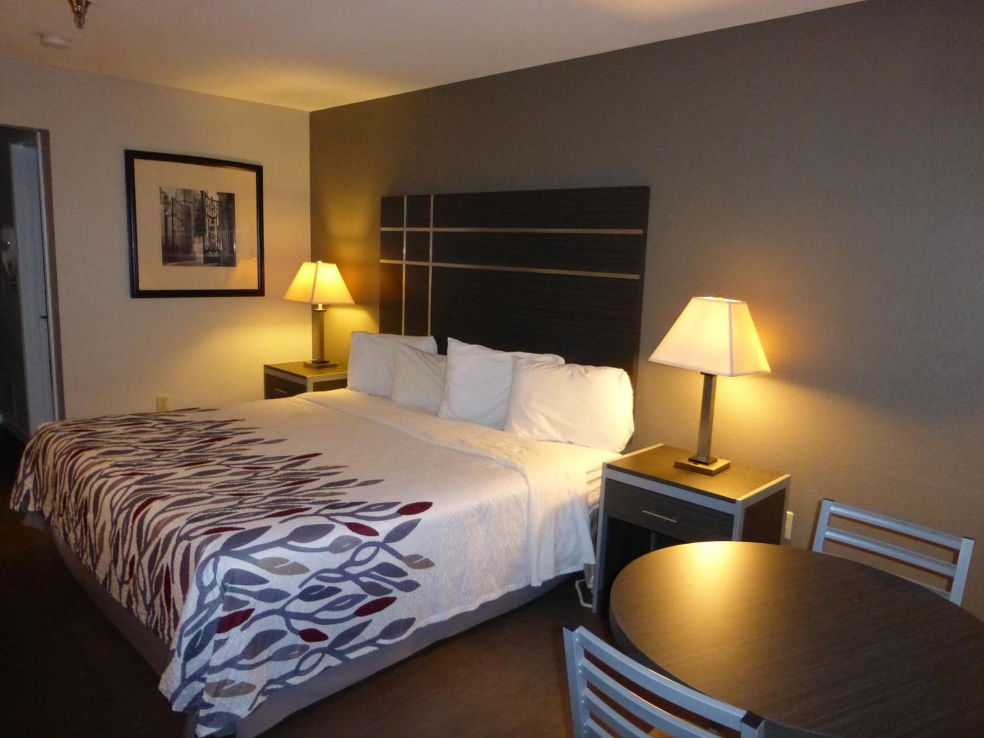 Red Roof Inn Columbia, TN photo 9