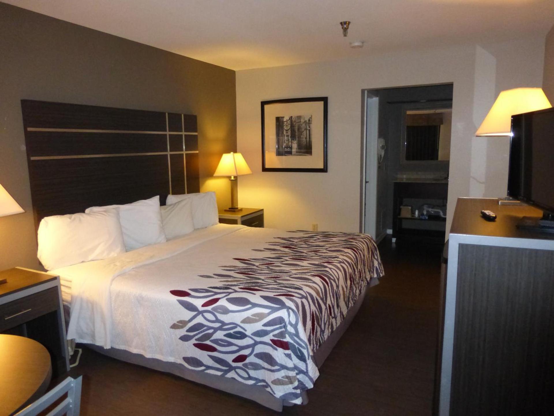 Red Roof Inn Columbia, TN photo 10