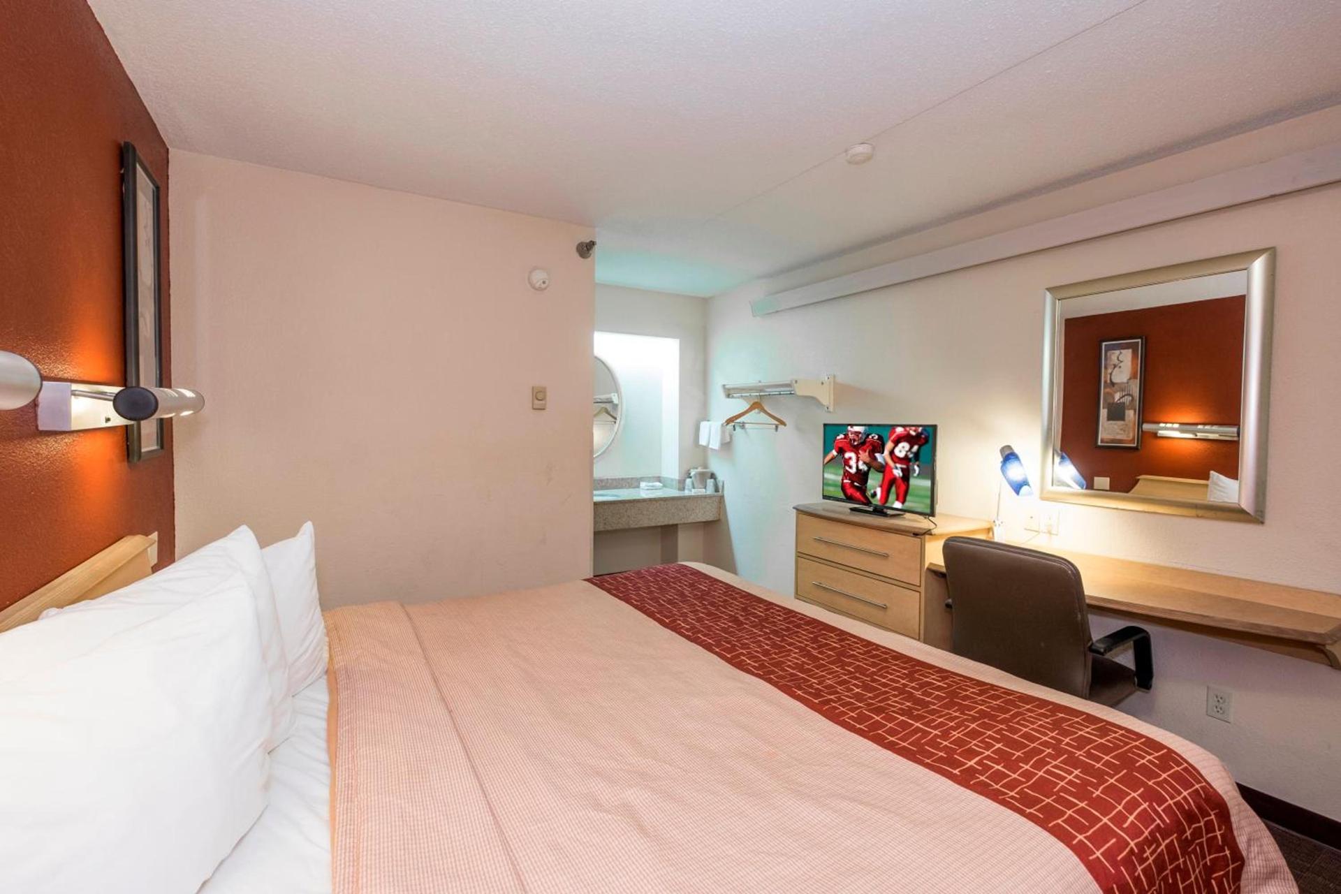 Red Roof Inn Cincinnati - Sharonville photo 18