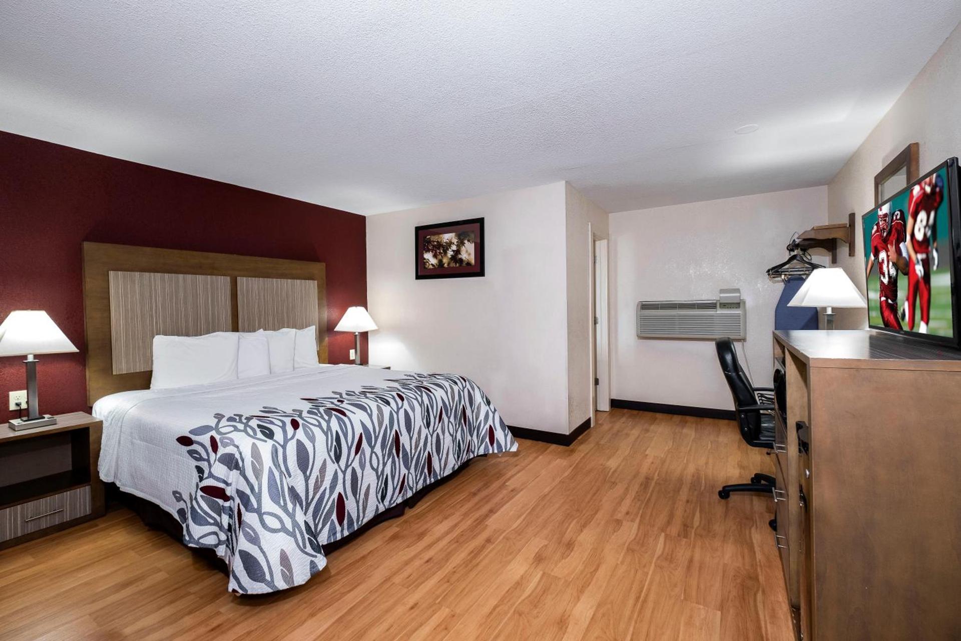 Red Roof Inn Neptune - Jersey Shore photo 37