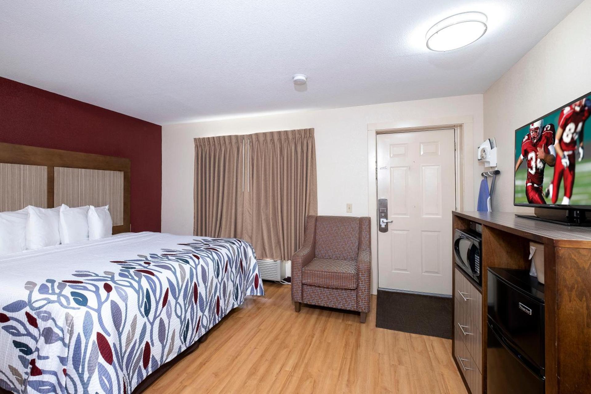 Red Roof Inn Neptune - Jersey Shore photo 17
