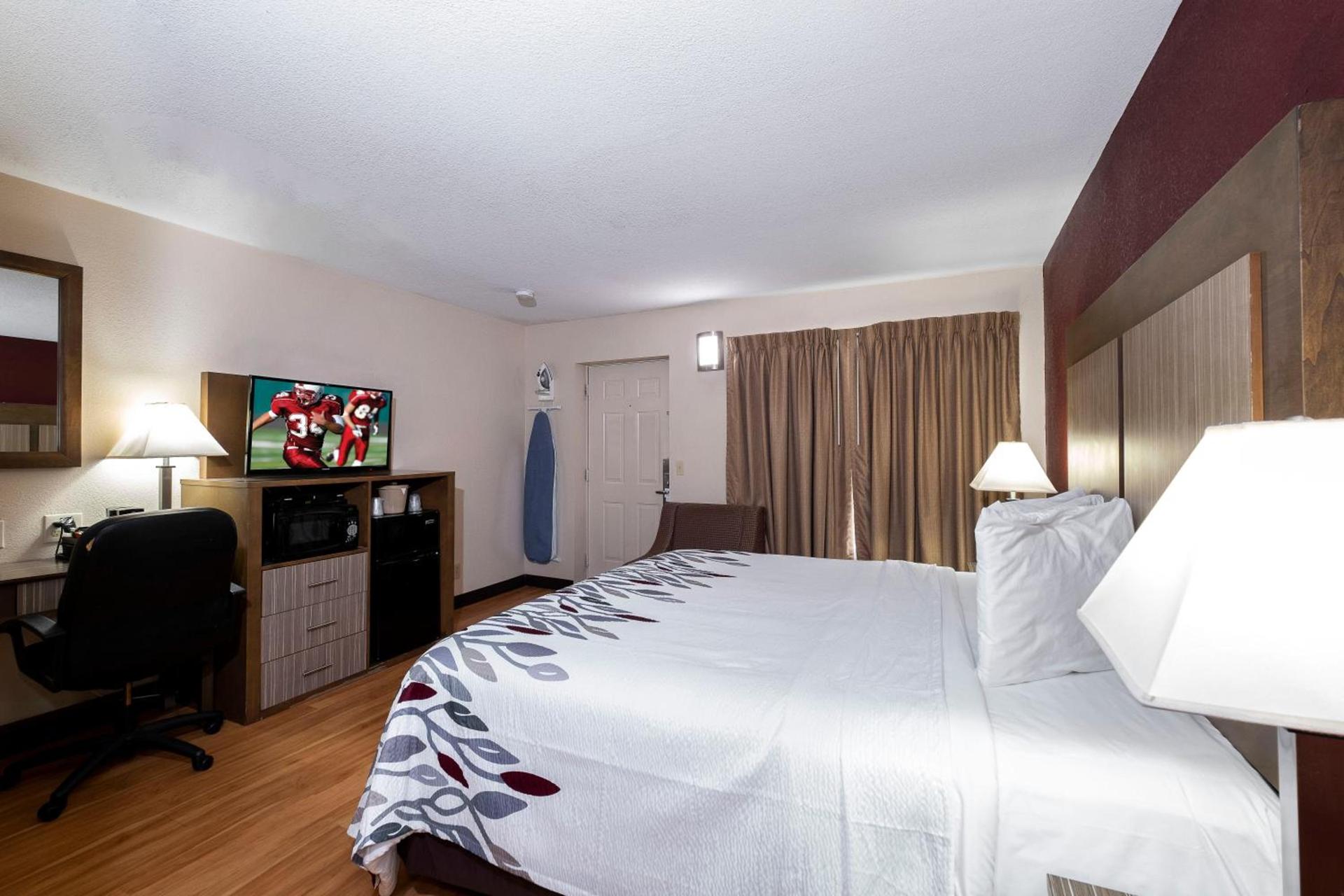 Red Roof Inn Neptune - Jersey Shore photo 19