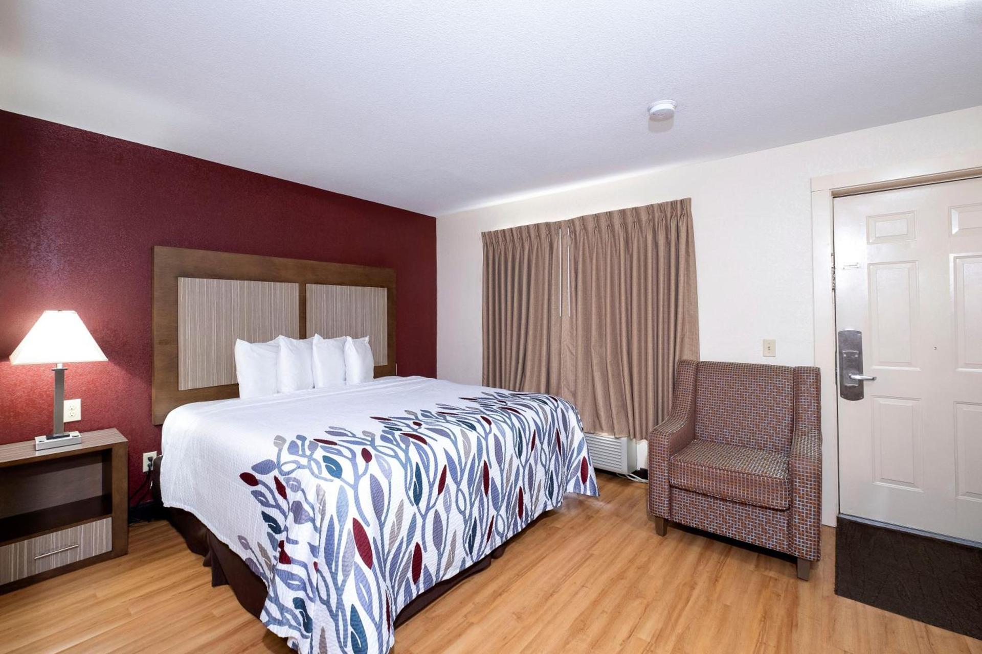 Red Roof Inn Neptune - Jersey Shore photo 11