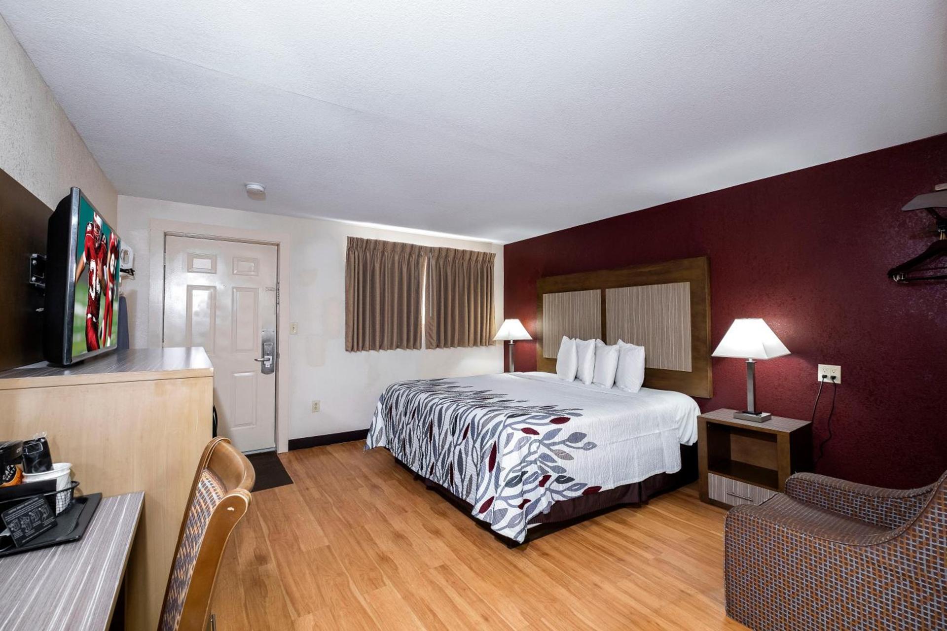 Red Roof Inn Neptune - Jersey Shore photo 14