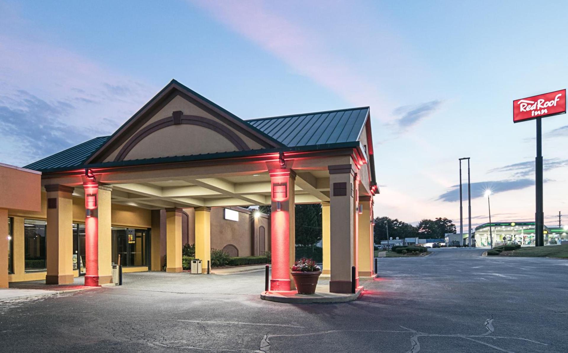 Red Roof Inn Forsyth photo 6