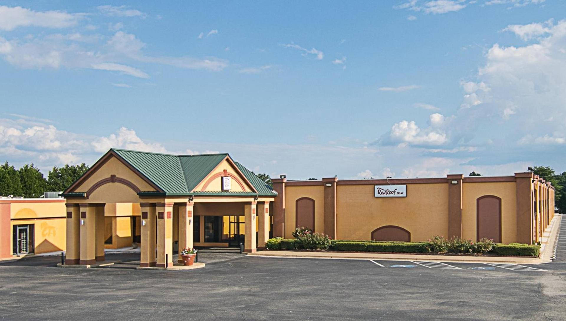 Red Roof Inn Forsyth photo 4