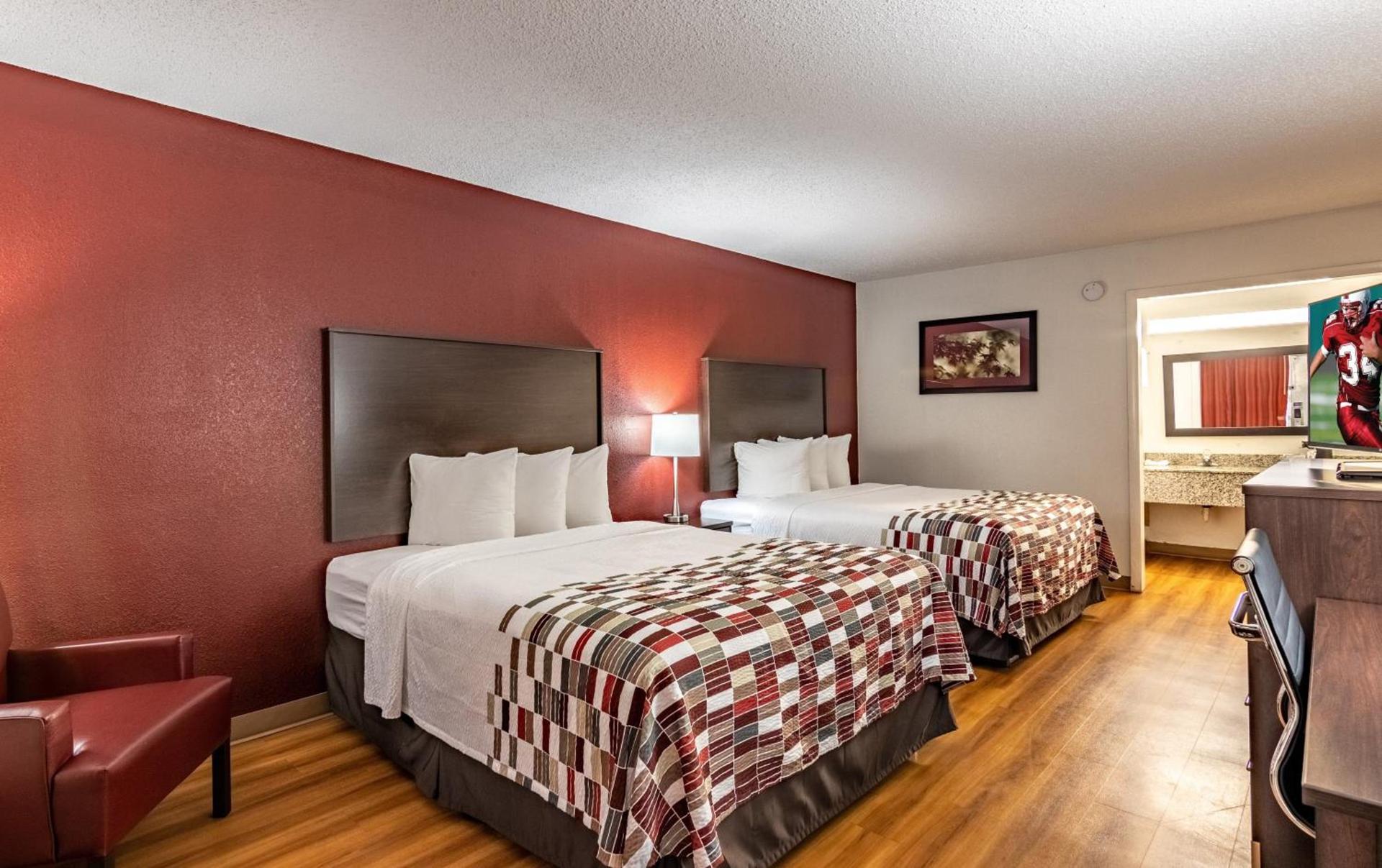 Red Roof Inn Forsyth photo 18