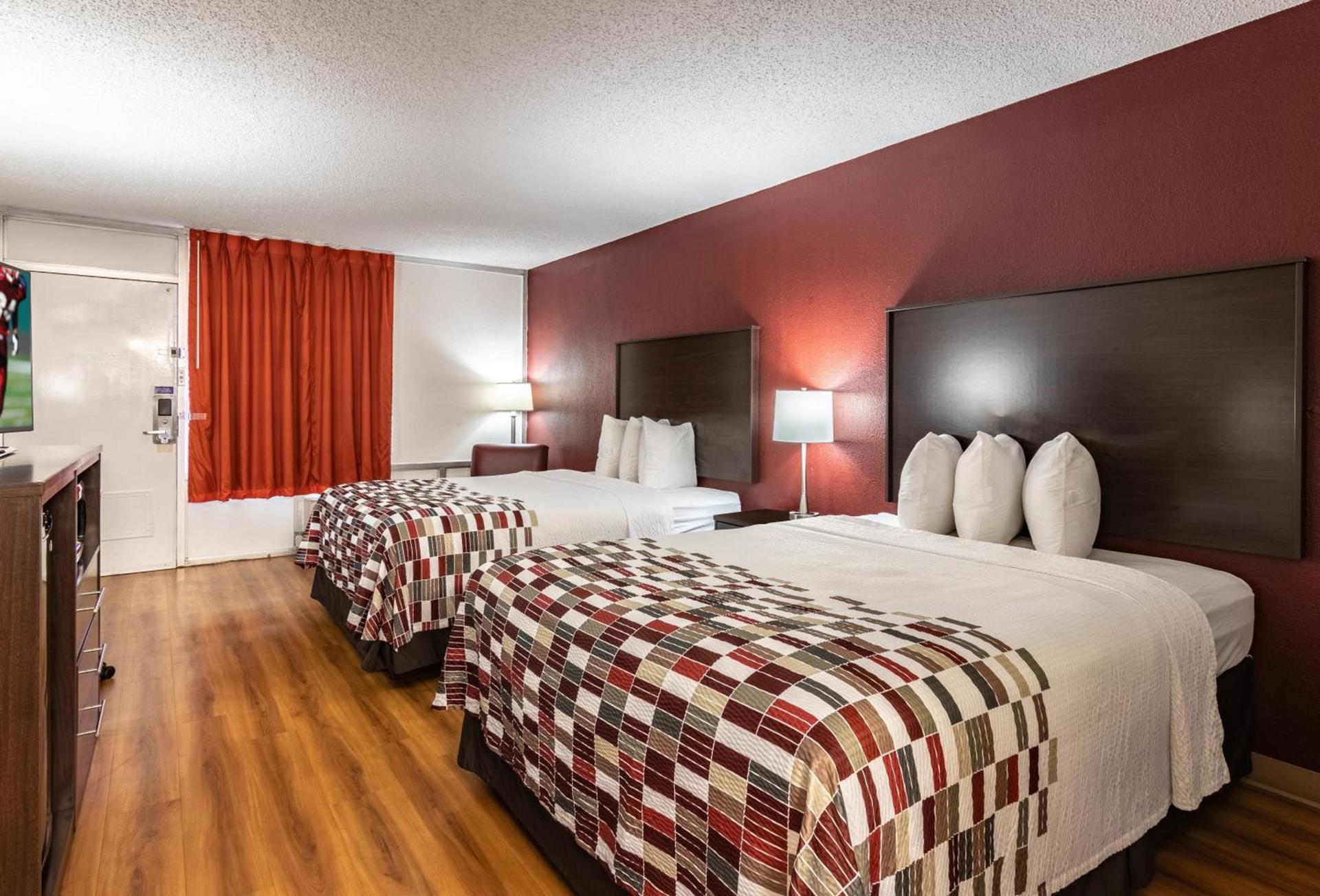 Red Roof Inn Forsyth photo 19
