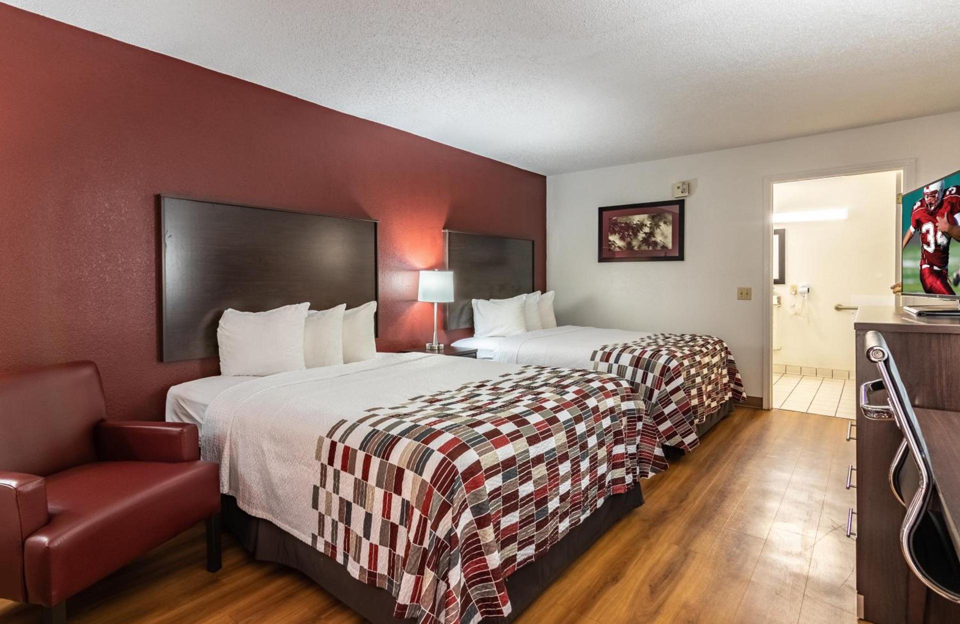 Red Roof Inn Forsyth photo 21