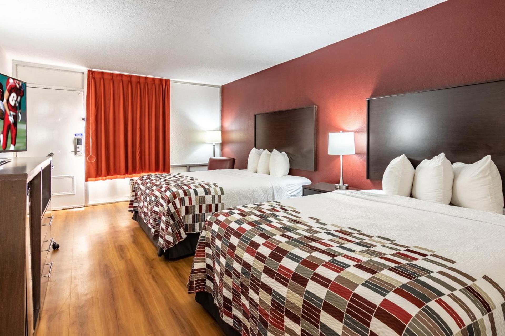 Red Roof Inn Forsyth photo 20