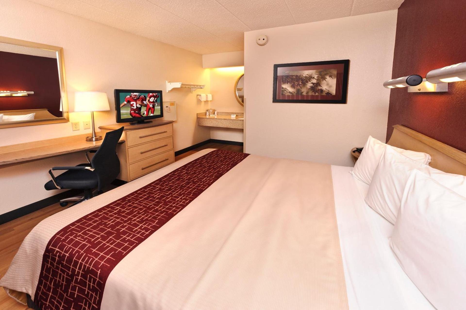 Red Roof Inn Dayton North Airport photo 12